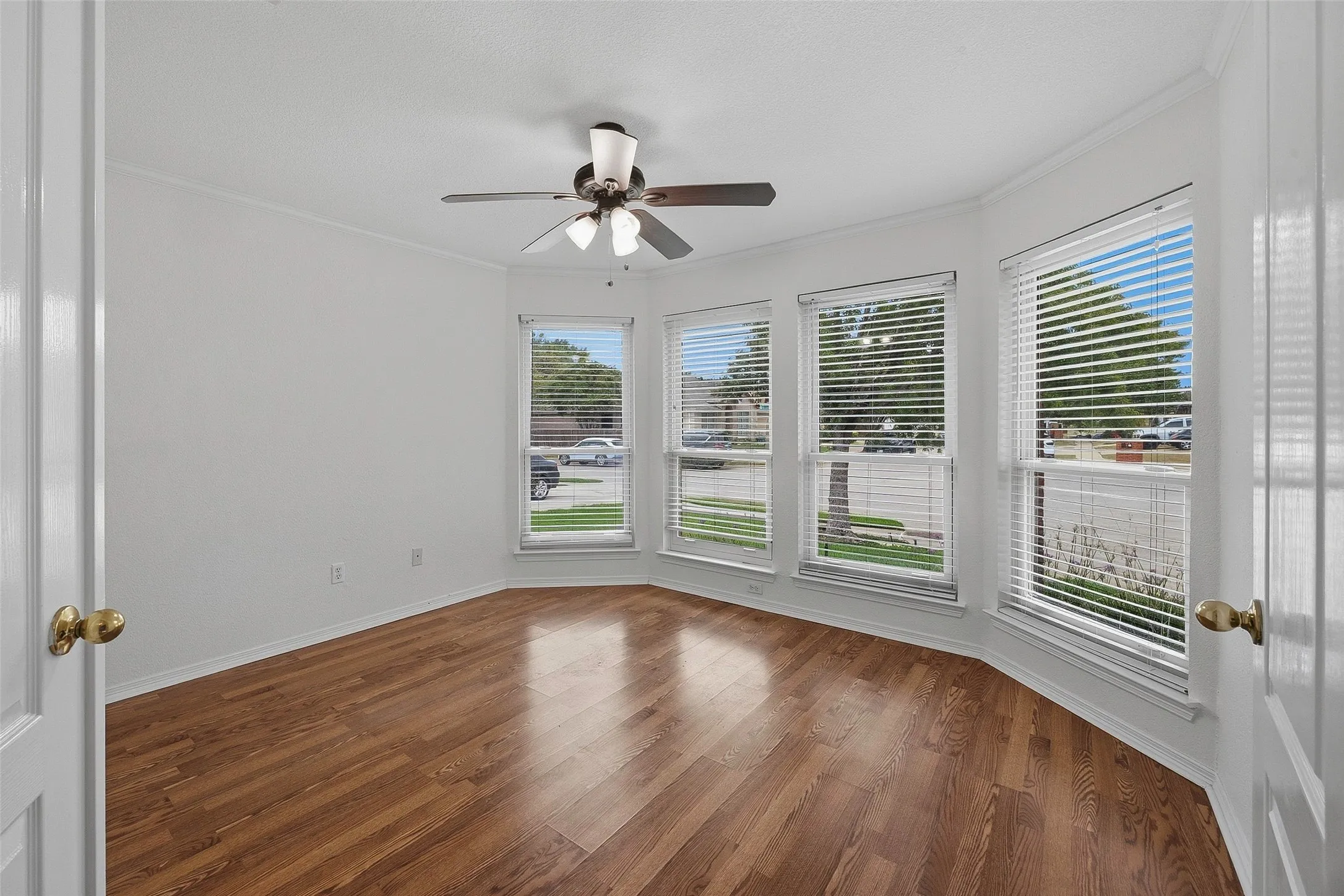 Single Family Residence For Sale in Tarrant County , 6801 Descanso Gardens Drive, Fort Worth, Texas 76132, 4 Bedroom, 2 Bathroom, 2 Garage spaces, 1,950 Sqft, built in 1999, mls#21399982, Real Estate Agent in Fort Worth, Homes For Sale in Tarrant county, Homes For Sale in Fort Worth, Realtor in Fort Worth Texas, Real Estate Brokerage Independent Realty Texas, Luminita Cordes Realtor