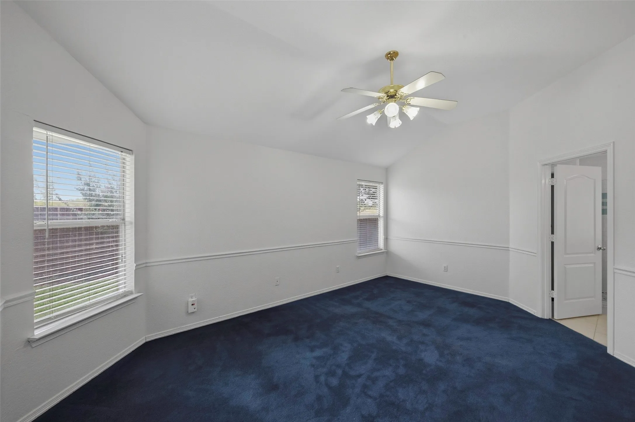 Single Family Residence For Sale in Tarrant County , 6801 Descanso Gardens Drive, Fort Worth, Texas 76132, 4 Bedroom, 2 Bathroom, 2 Garage spaces, 1,950 Sqft, built in 1999, mls#21399982, Real Estate Agent in Fort Worth, Homes For Sale in Tarrant county, Homes For Sale in Fort Worth, Realtor in Fort Worth Texas, Real Estate Brokerage Independent Realty Texas, Luminita Cordes Realtor