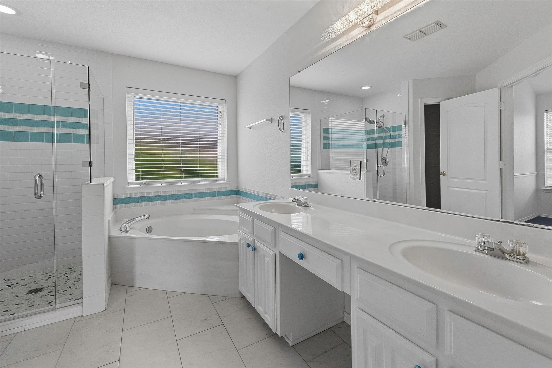Single Family Residence For Sale in Tarrant County , 6801 Descanso Gardens Drive, Fort Worth, Texas 76132, 4 Bedroom, 2 Bathroom, 2 Garage spaces, 1,950 Sqft, built in 1999, mls#21399982, Real Estate Agent in Fort Worth, Homes For Sale in Tarrant county, Homes For Sale in Fort Worth, Realtor in Fort Worth Texas, Real Estate Brokerage Independent Realty Texas, Luminita Cordes Realtor