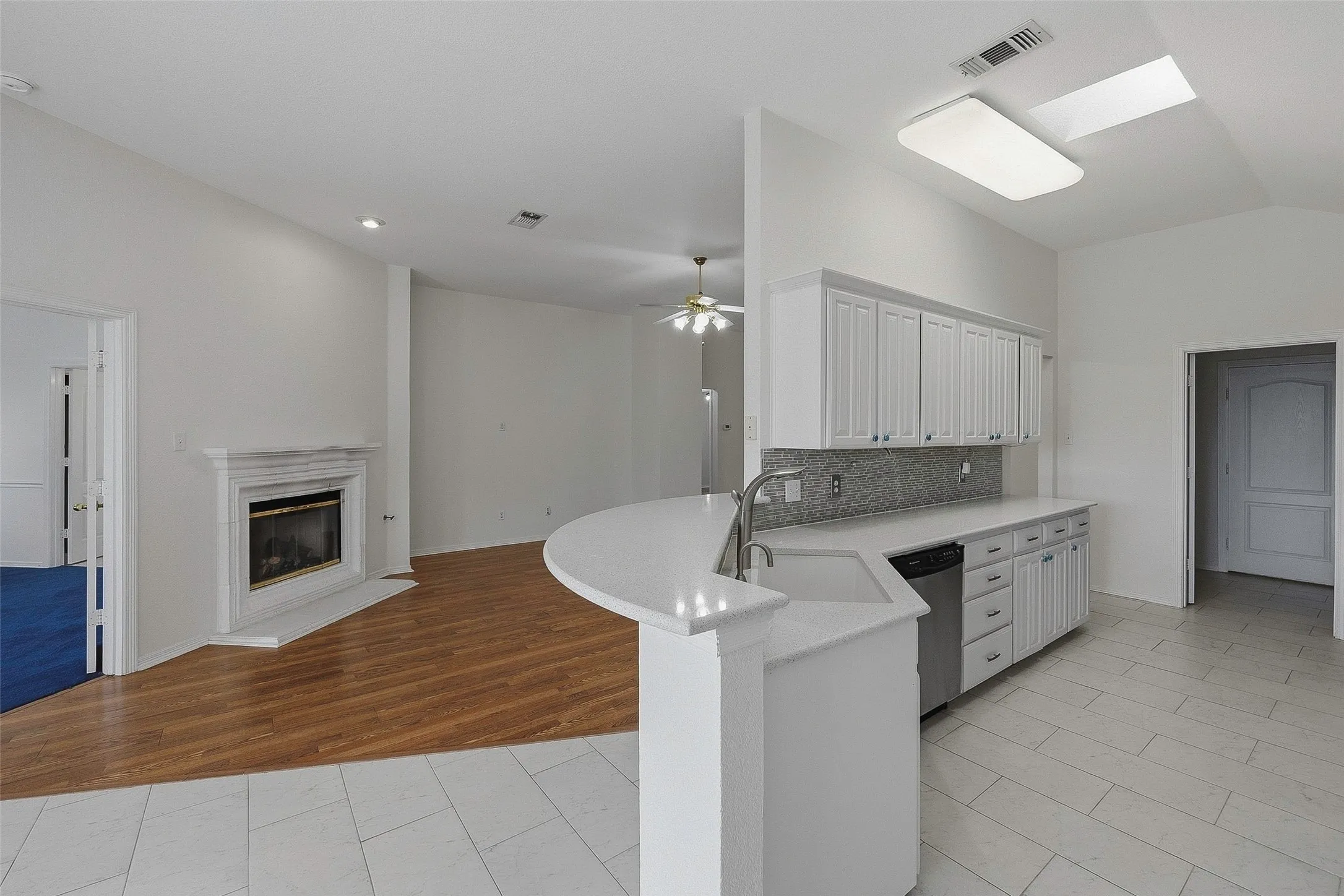 Single Family Residence For Sale in Tarrant County , 6801 Descanso Gardens Drive, Fort Worth, Texas 76132, 4 Bedroom, 2 Bathroom, 2 Garage spaces, 1,950 Sqft, built in 1999, mls#21399982, Real Estate Agent in Fort Worth, Homes For Sale in Tarrant county, Homes For Sale in Fort Worth, Realtor in Fort Worth Texas, Real Estate Brokerage Independent Realty Texas, Luminita Cordes Realtor