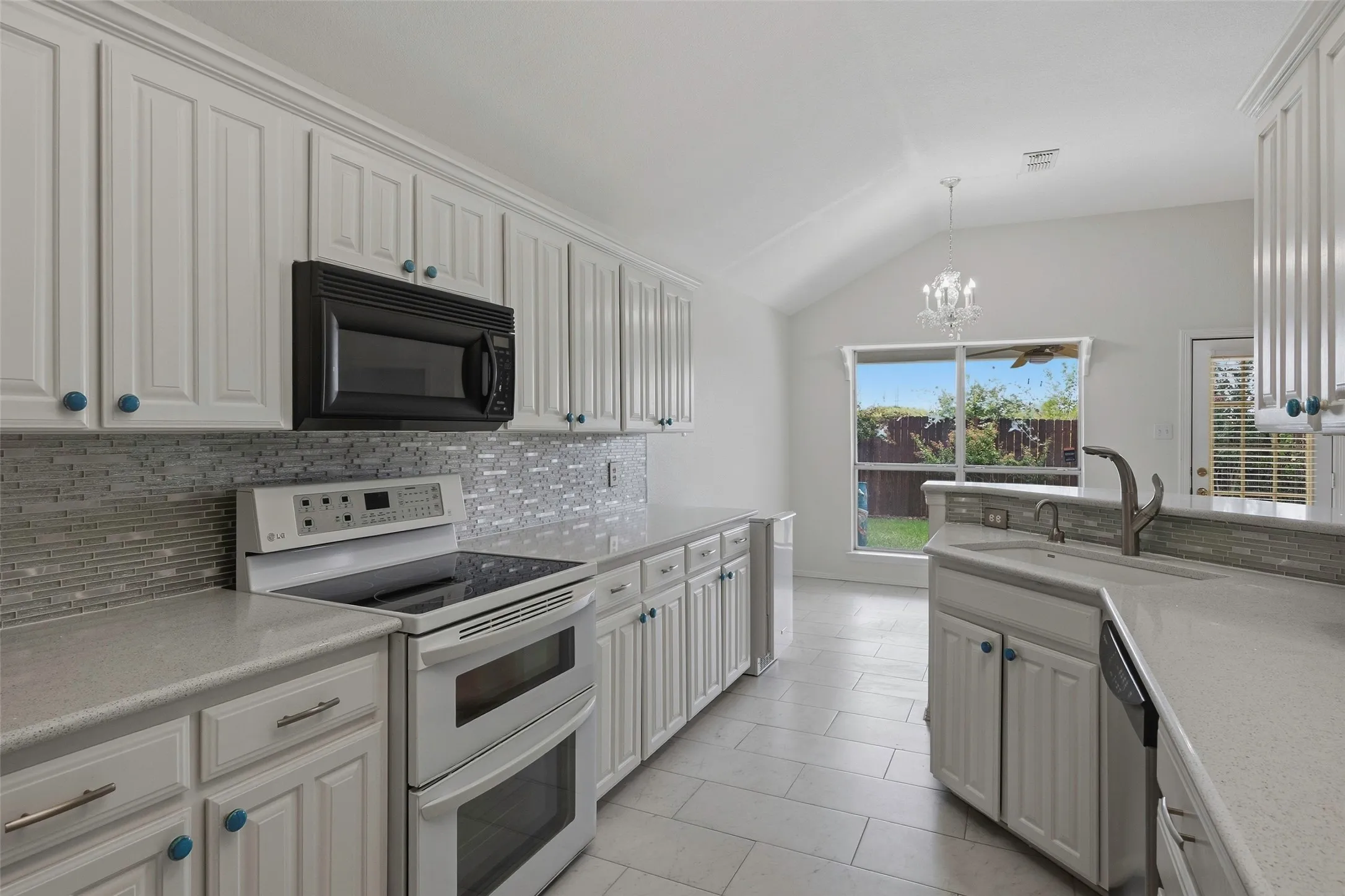 Single Family Residence For Sale in Tarrant County , 6801 Descanso Gardens Drive, Fort Worth, Texas 76132, 4 Bedroom, 2 Bathroom, 2 Garage spaces, 1,950 Sqft, built in 1999, mls#21399982, Real Estate Agent in Fort Worth, Homes For Sale in Tarrant county, Homes For Sale in Fort Worth, Realtor in Fort Worth Texas, Real Estate Brokerage Independent Realty Texas, Luminita Cordes Realtor