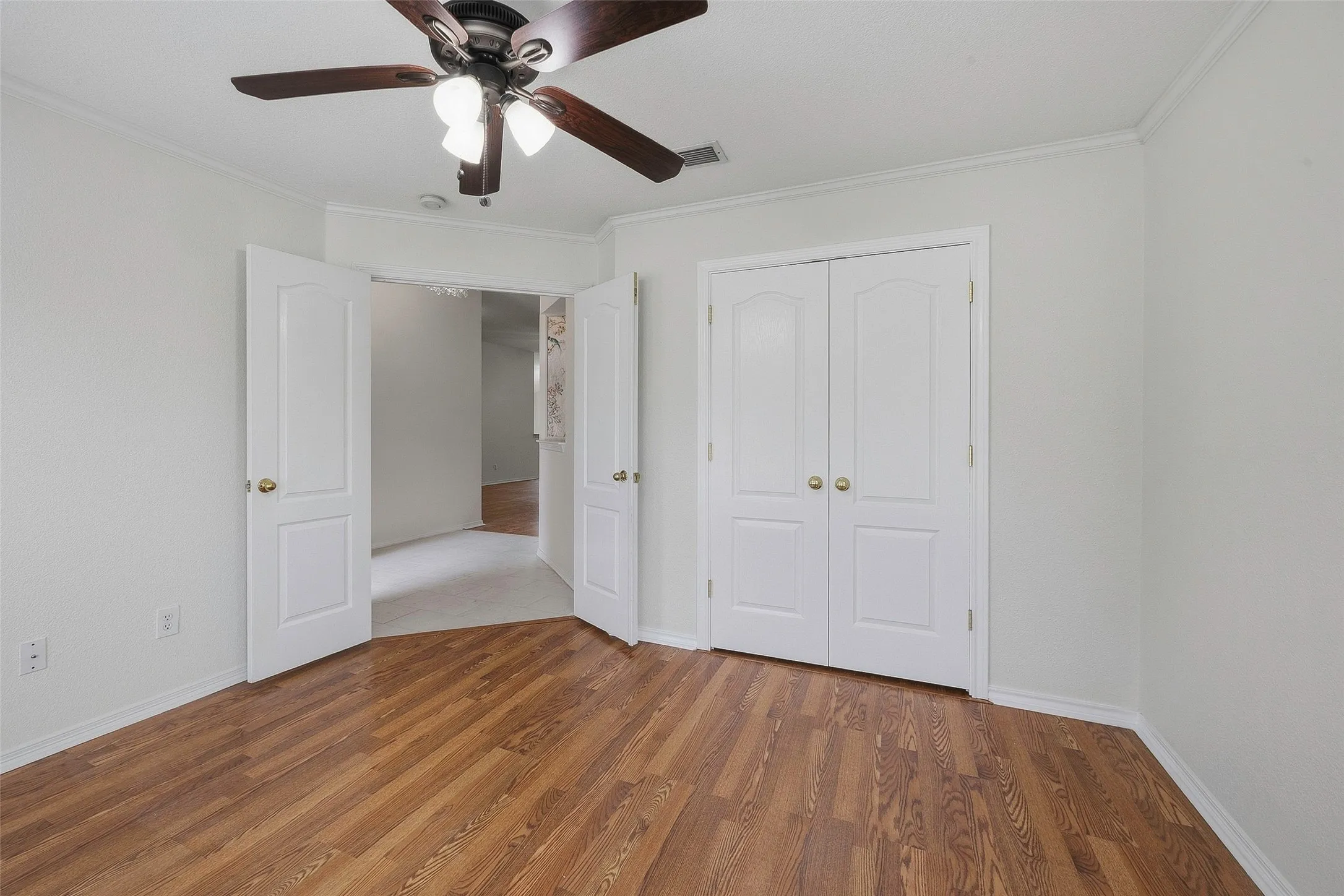 Single Family Residence For Sale in Tarrant County , 6801 Descanso Gardens Drive, Fort Worth, Texas 76132, 4 Bedroom, 2 Bathroom, 2 Garage spaces, 1,950 Sqft, built in 1999, mls#21399982, Real Estate Agent in Fort Worth, Homes For Sale in Tarrant county, Homes For Sale in Fort Worth, Realtor in Fort Worth Texas, Real Estate Brokerage Independent Realty Texas, Luminita Cordes Realtor