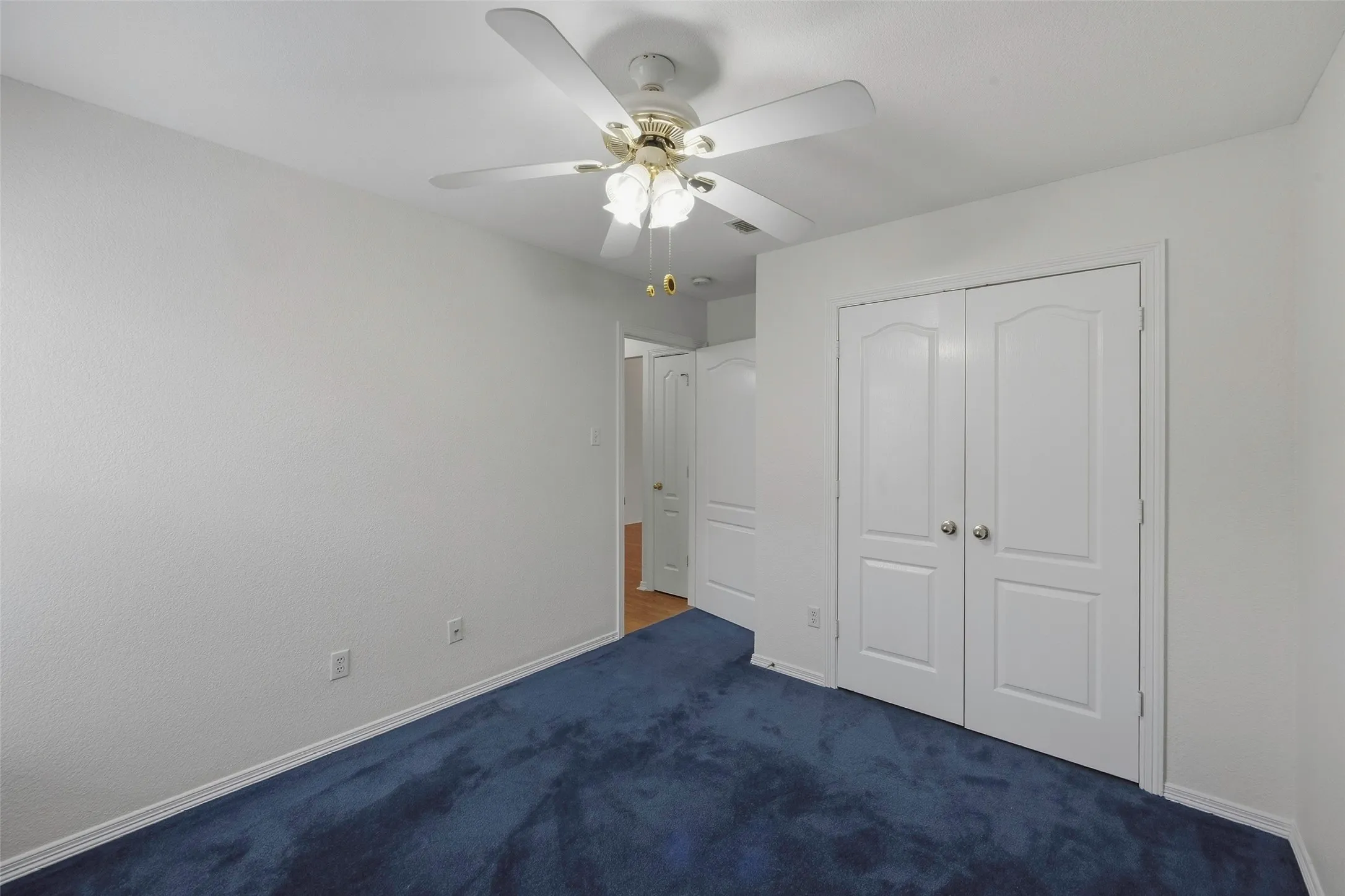 Single Family Residence For Sale in Tarrant County , 6801 Descanso Gardens Drive, Fort Worth, Texas 76132, 4 Bedroom, 2 Bathroom, 2 Garage spaces, 1,950 Sqft, built in 1999, mls#21399982, Real Estate Agent in Fort Worth, Homes For Sale in Tarrant county, Homes For Sale in Fort Worth, Realtor in Fort Worth Texas, Real Estate Brokerage Independent Realty Texas, Luminita Cordes Realtor