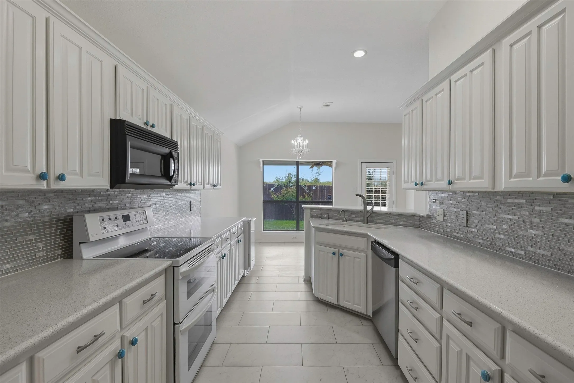 Single Family Residence For Sale in Tarrant County , 6801 Descanso Gardens Drive, Fort Worth, Texas 76132, 4 Bedroom, 2 Bathroom, 2 Garage spaces, 1,950 Sqft, built in 1999, mls#21399982, Real Estate Agent in Fort Worth, Homes For Sale in Tarrant county, Homes For Sale in Fort Worth, Realtor in Fort Worth Texas, Real Estate Brokerage Independent Realty Texas, Luminita Cordes Realtor