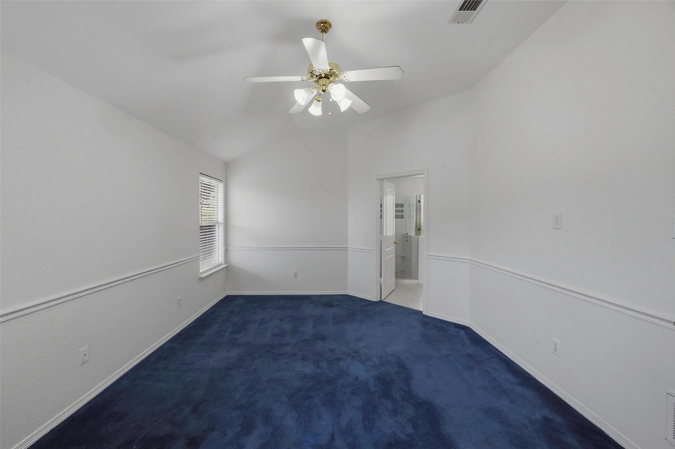 Single Family Residence For Sale in Tarrant County , 6801 Descanso Gardens Drive, Fort Worth, Texas 76132, 4 Bedroom, 2 Bathroom, 2 Garage spaces, 1,950 Sqft, built in 1999, mls#21399982, Real Estate Agent in Fort Worth, Homes For Sale in Tarrant county, Homes For Sale in Fort Worth, Realtor in Fort Worth Texas, Real Estate Brokerage Independent Realty Texas, Luminita Cordes Realtor