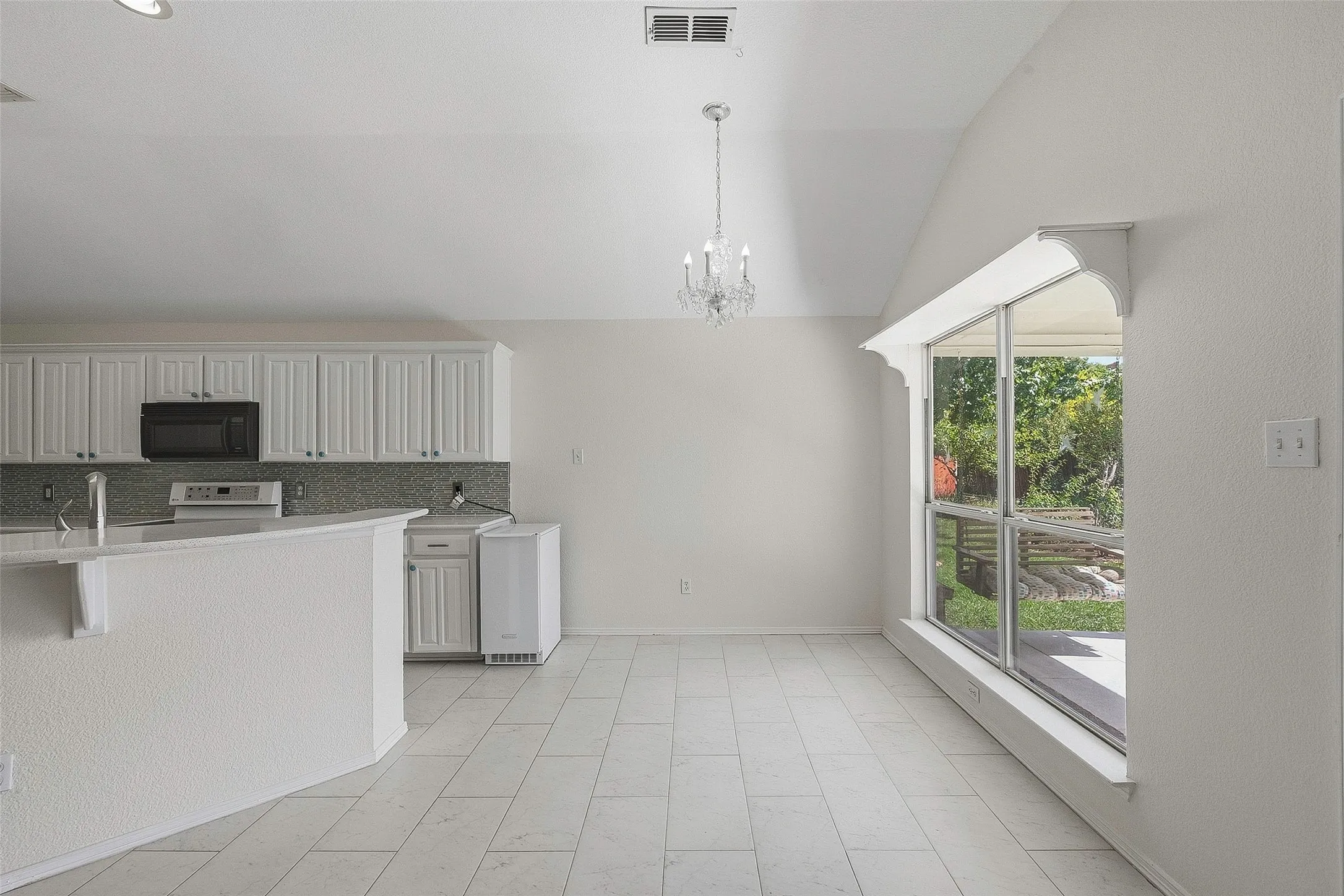 Single Family Residence For Sale in Tarrant County , 6801 Descanso Gardens Drive, Fort Worth, Texas 76132, 4 Bedroom, 2 Bathroom, 2 Garage spaces, 1,950 Sqft, built in 1999, mls#21399982, Real Estate Agent in Fort Worth, Homes For Sale in Tarrant county, Homes For Sale in Fort Worth, Realtor in Fort Worth Texas, Real Estate Brokerage Independent Realty Texas, Luminita Cordes Realtor