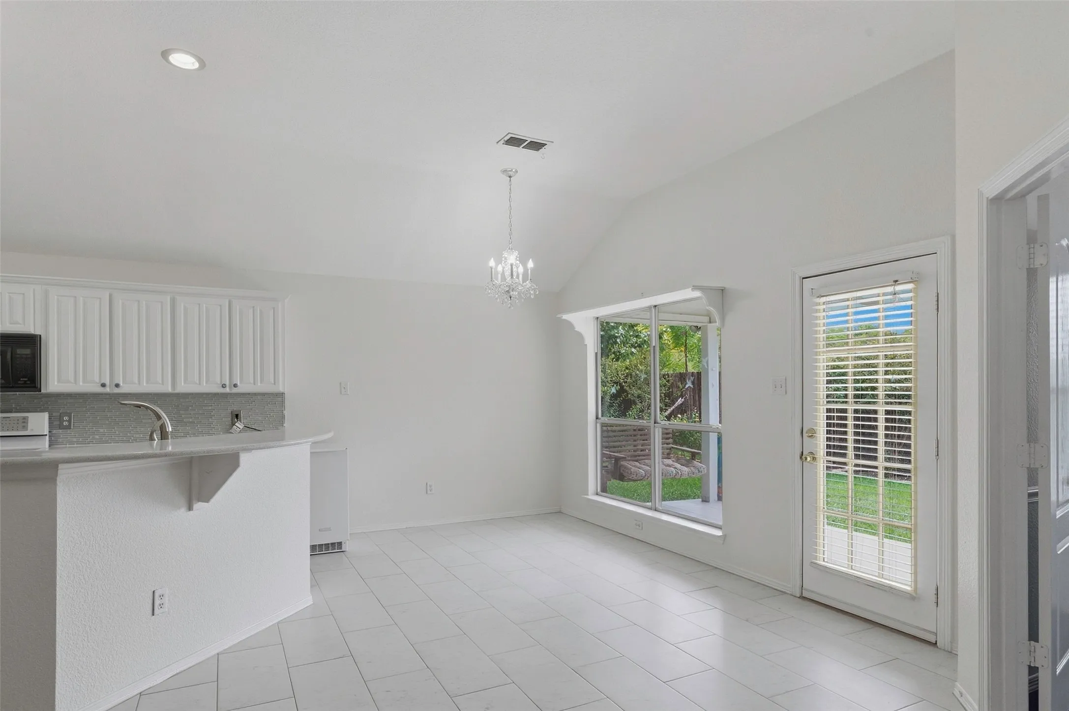 Single Family Residence For Sale in Tarrant County , 6801 Descanso Gardens Drive, Fort Worth, Texas 76132, 4 Bedroom, 2 Bathroom, 2 Garage spaces, 1,950 Sqft, built in 1999, mls#21399982, Real Estate Agent in Fort Worth, Homes For Sale in Tarrant county, Homes For Sale in Fort Worth, Realtor in Fort Worth Texas, Real Estate Brokerage Independent Realty Texas, Luminita Cordes Realtor