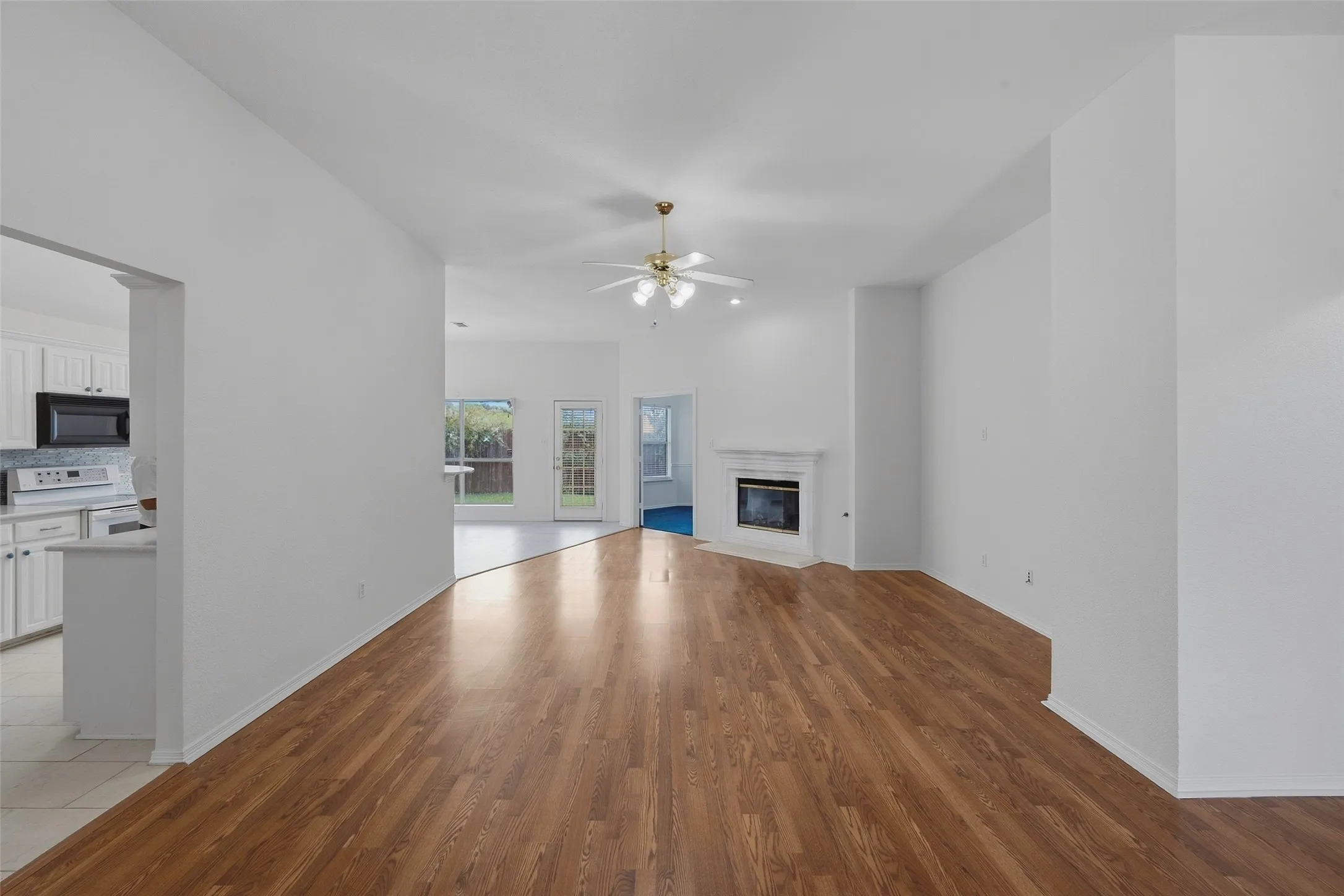Single Family Residence For Sale in Tarrant County , 6801 Descanso Gardens Drive, Fort Worth, Texas 76132, 4 Bedroom, 2 Bathroom, 2 Garage spaces, 1,950 Sqft, built in 1999, mls#21399982, Real Estate Agent in Fort Worth, Homes For Sale in Tarrant county, Homes For Sale in Fort Worth, Realtor in Fort Worth Texas, Real Estate Brokerage Independent Realty Texas, Luminita Cordes Realtor