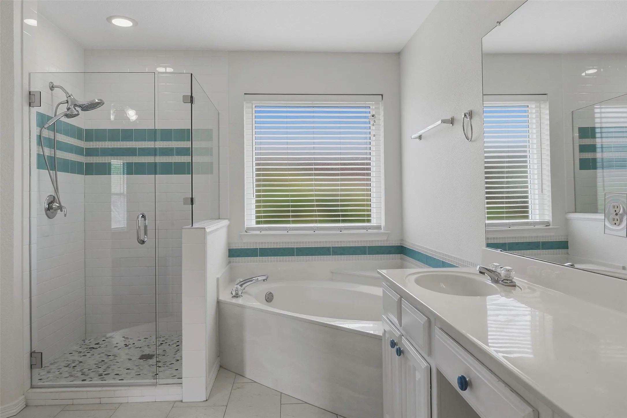 Single Family Residence For Sale in Tarrant County , 6801 Descanso Gardens Drive, Fort Worth, Texas 76132, 4 Bedroom, 2 Bathroom, 2 Garage spaces, 1,950 Sqft, built in 1999, mls#21399982, Real Estate Agent in Fort Worth, Homes For Sale in Tarrant county, Homes For Sale in Fort Worth, Realtor in Fort Worth Texas, Real Estate Brokerage Independent Realty Texas, Luminita Cordes Realtor