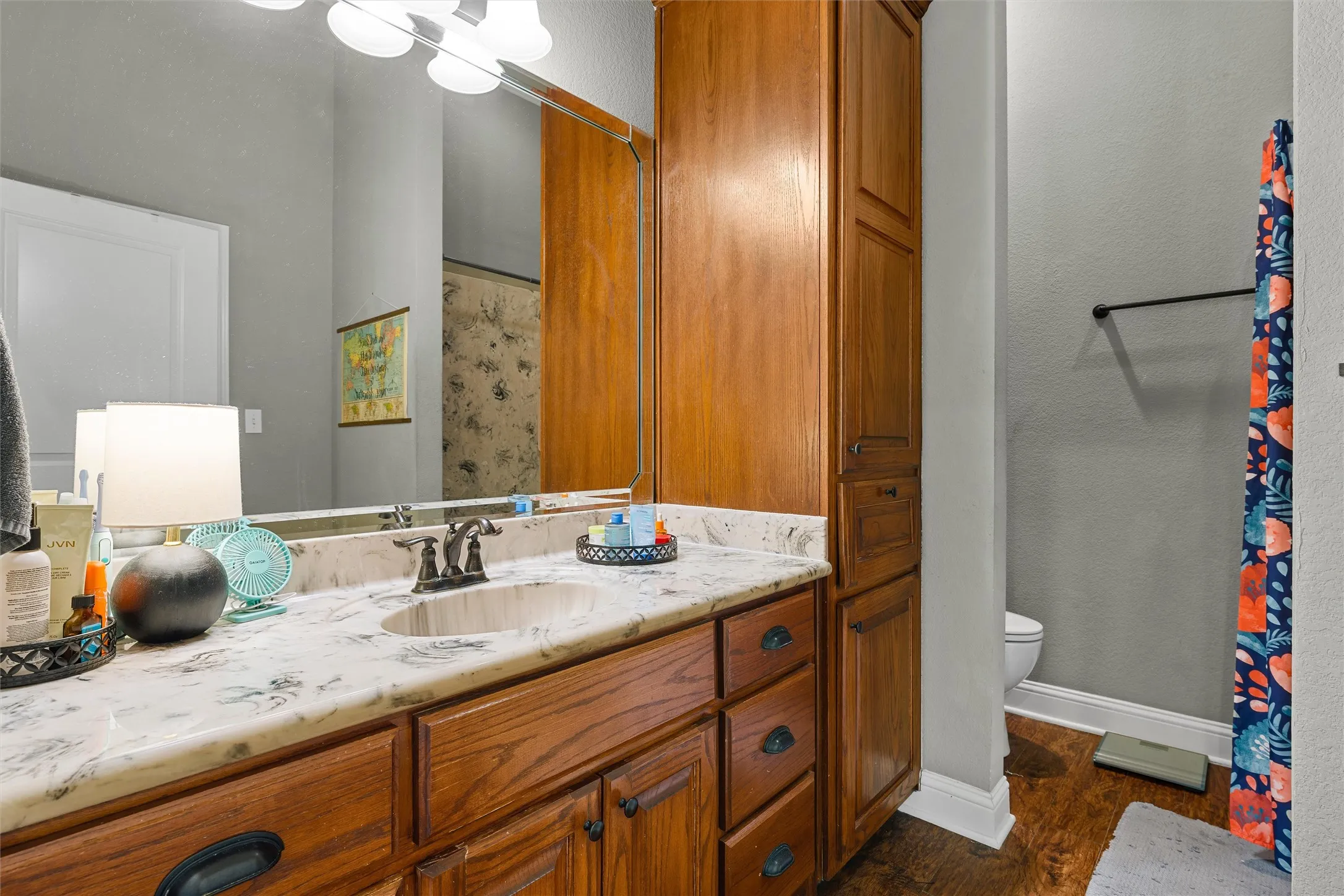 Condominium For Sale in Mc Lennan County , 711 Austin Avenue C, Waco, Texas 76701, 1 Bedroom, 1 Bathroom, Garage spaces, 835 Sqft, built in 1930, mls#21400354, Real Estate Agent in Waco, Homes For Sale in Mc Lennan county, Homes For Sale in Waco, Realtor in Waco Texas, Real Estate Brokerage Independent Realty Texas, Luminita Cordes Realtor