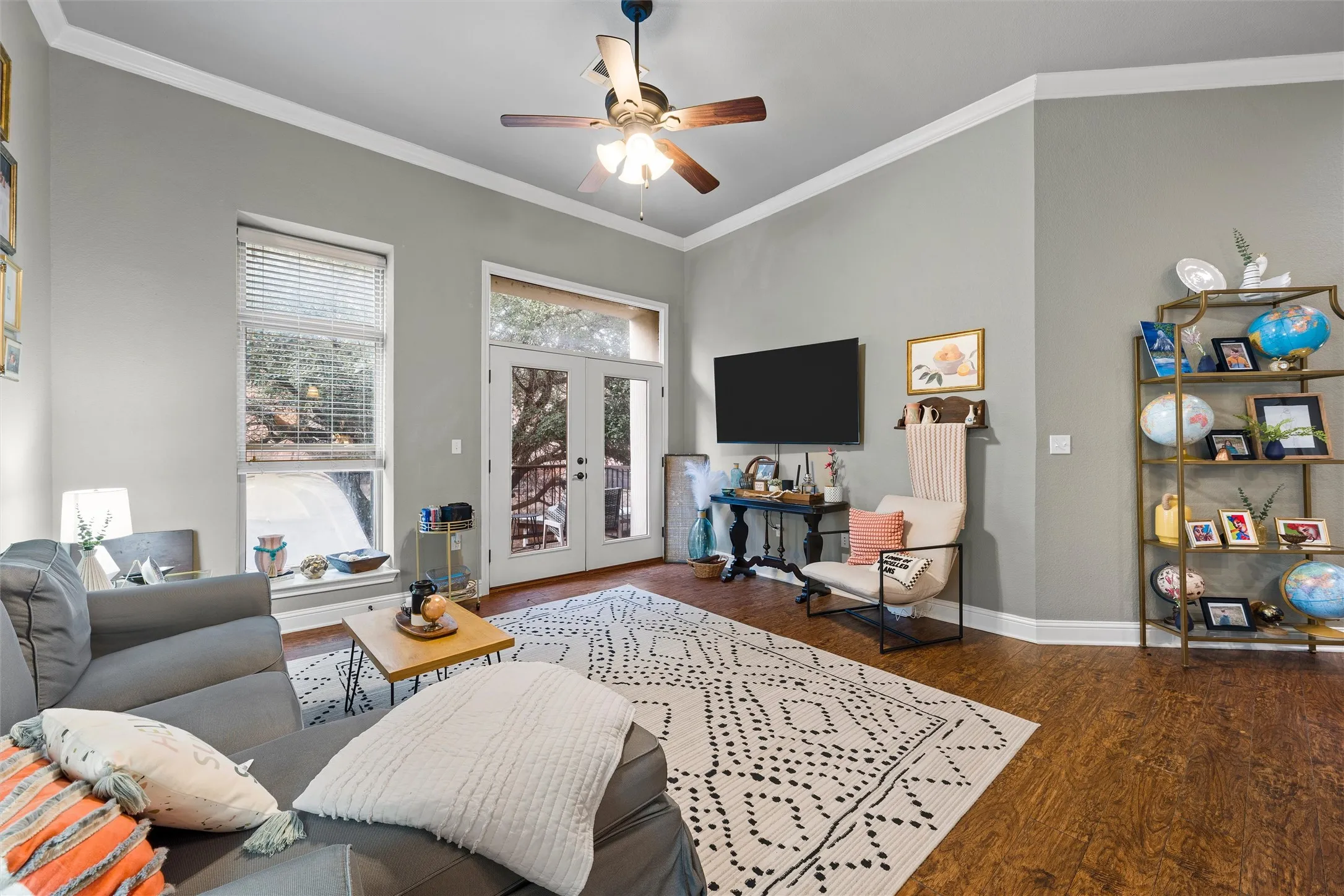 Condominium For Sale in Mc Lennan County , 711 Austin Avenue C, Waco, Texas 76701, 1 Bedroom, 1 Bathroom, Garage spaces, 835 Sqft, built in 1930, mls#21400354, Real Estate Agent in Waco, Homes For Sale in Mc Lennan county, Homes For Sale in Waco, Realtor in Waco Texas, Real Estate Brokerage Independent Realty Texas, Luminita Cordes Realtor