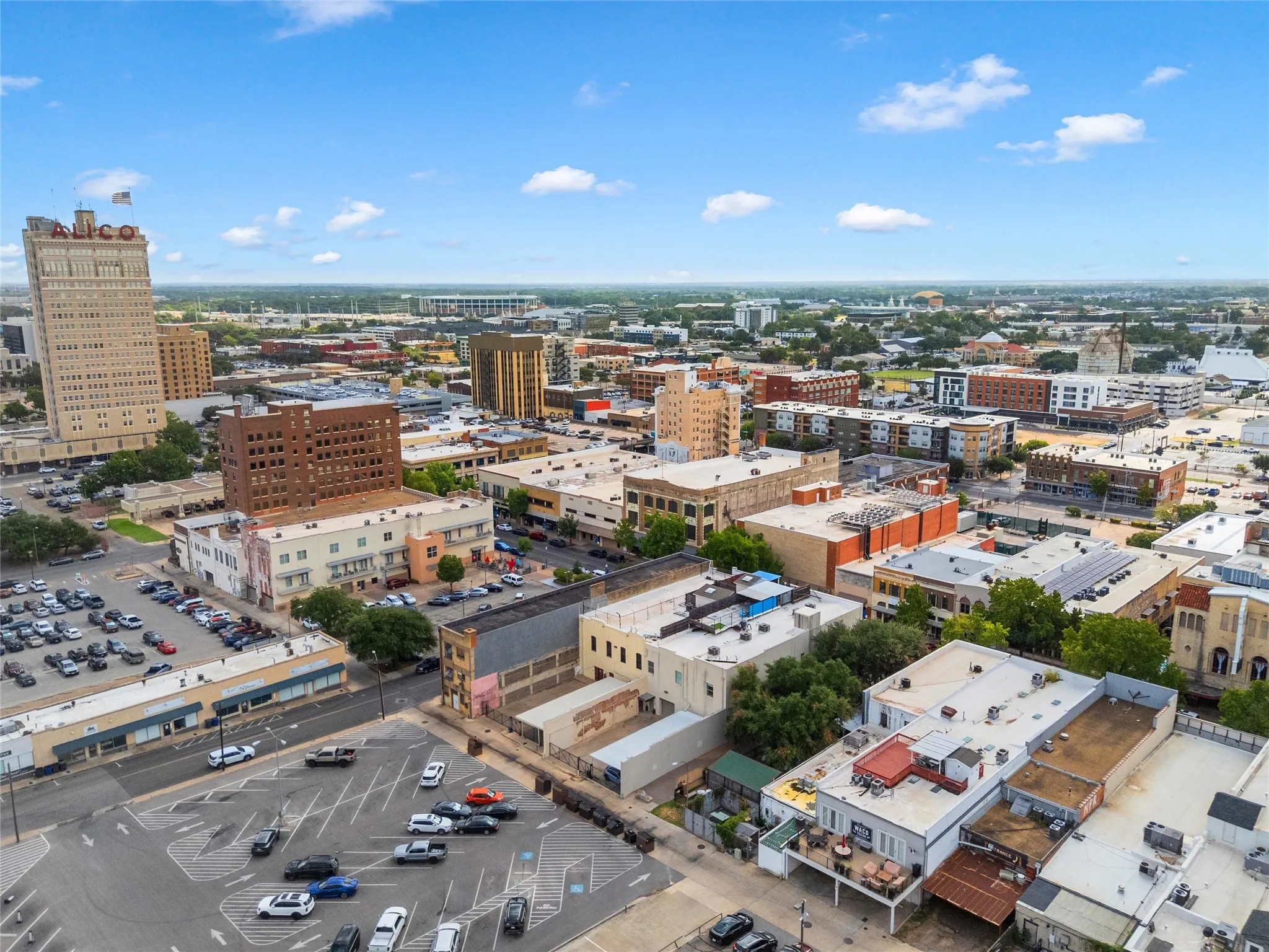 Condominium For Sale in Mc Lennan County , 711 Austin Avenue C, Waco, Texas 76701, 1 Bedroom, 1 Bathroom, Garage spaces, 835 Sqft, built in 1930, mls#21400354, Real Estate Agent in Waco, Homes For Sale in Mc Lennan county, Homes For Sale in Waco, Realtor in Waco Texas, Real Estate Brokerage Independent Realty Texas, Luminita Cordes Realtor