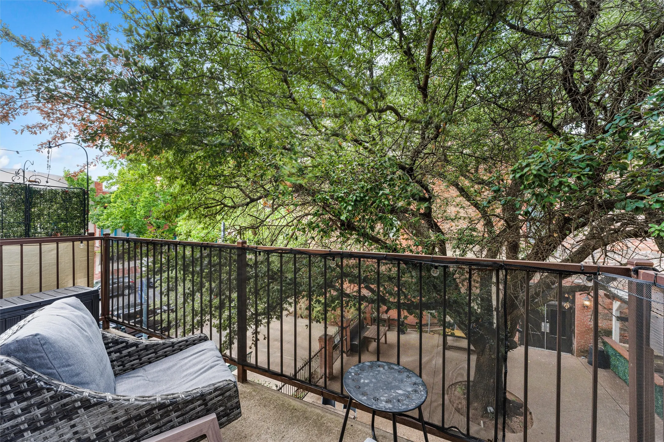Condominium For Sale in Mc Lennan County , 711 Austin Avenue C, Waco, Texas 76701, 1 Bedroom, 1 Bathroom, Garage spaces, 835 Sqft, built in 1930, mls#21400354, Real Estate Agent in Waco, Homes For Sale in Mc Lennan county, Homes For Sale in Waco, Realtor in Waco Texas, Real Estate Brokerage Independent Realty Texas, Luminita Cordes Realtor