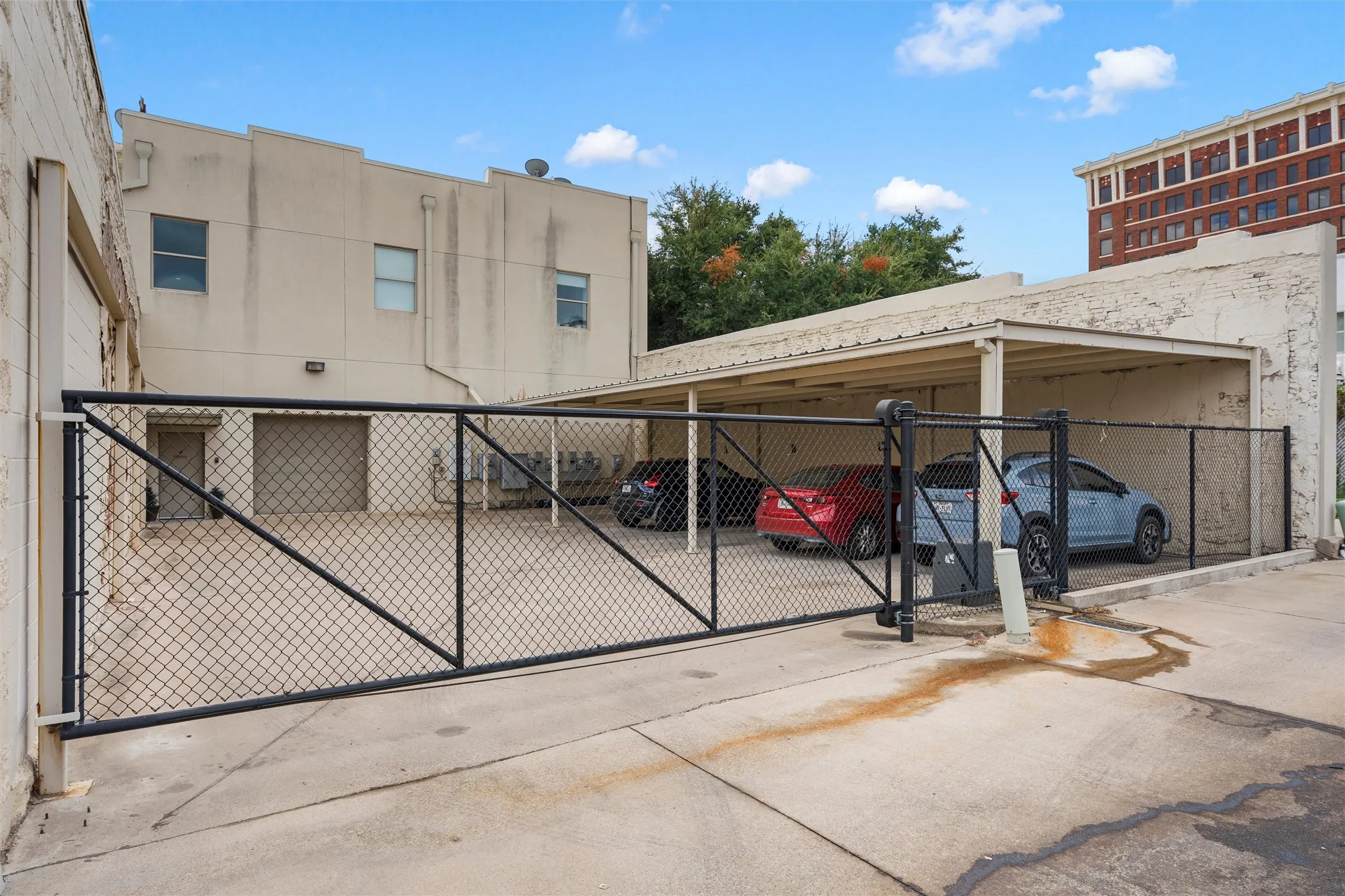 Condominium For Sale in Mc Lennan County , 711 Austin Avenue C, Waco, Texas 76701, 1 Bedroom, 1 Bathroom, Garage spaces, 835 Sqft, built in 1930, mls#21400354, Real Estate Agent in Waco, Homes For Sale in Mc Lennan county, Homes For Sale in Waco, Realtor in Waco Texas, Real Estate Brokerage Independent Realty Texas, Luminita Cordes Realtor