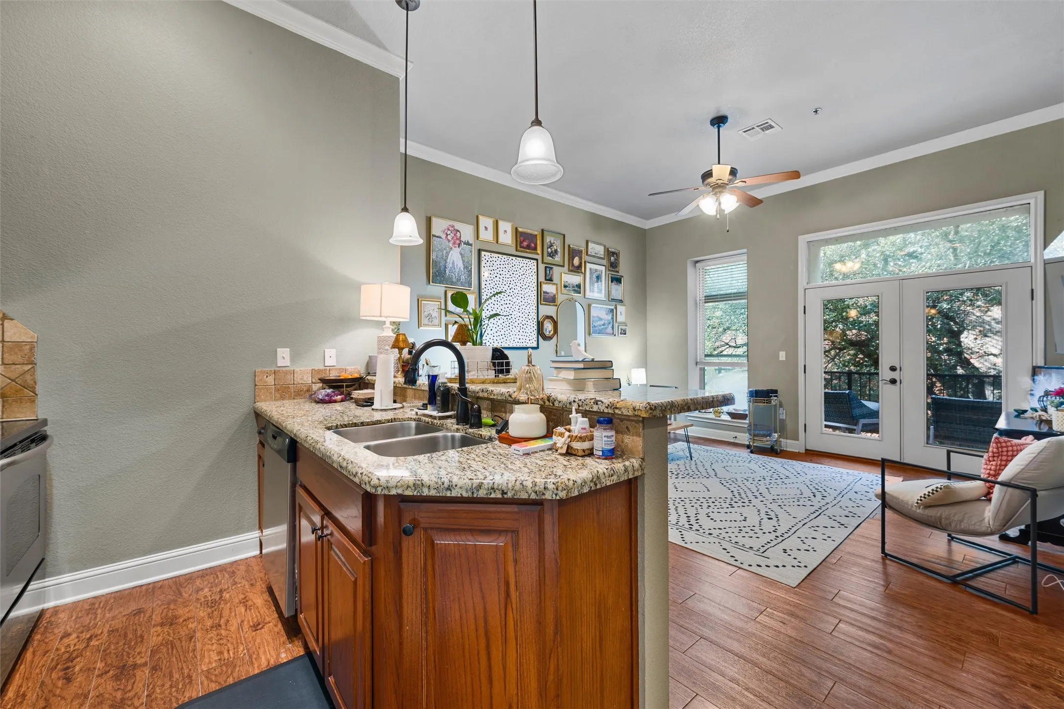 Condominium For Sale in Mc Lennan County , 711 Austin Avenue C, Waco, Texas 76701, 1 Bedroom, 1 Bathroom, Garage spaces, 835 Sqft, built in 1930, mls#21400354, Real Estate Agent in Waco, Homes For Sale in Mc Lennan county, Homes For Sale in Waco, Realtor in Waco Texas, Real Estate Brokerage Independent Realty Texas, Luminita Cordes Realtor