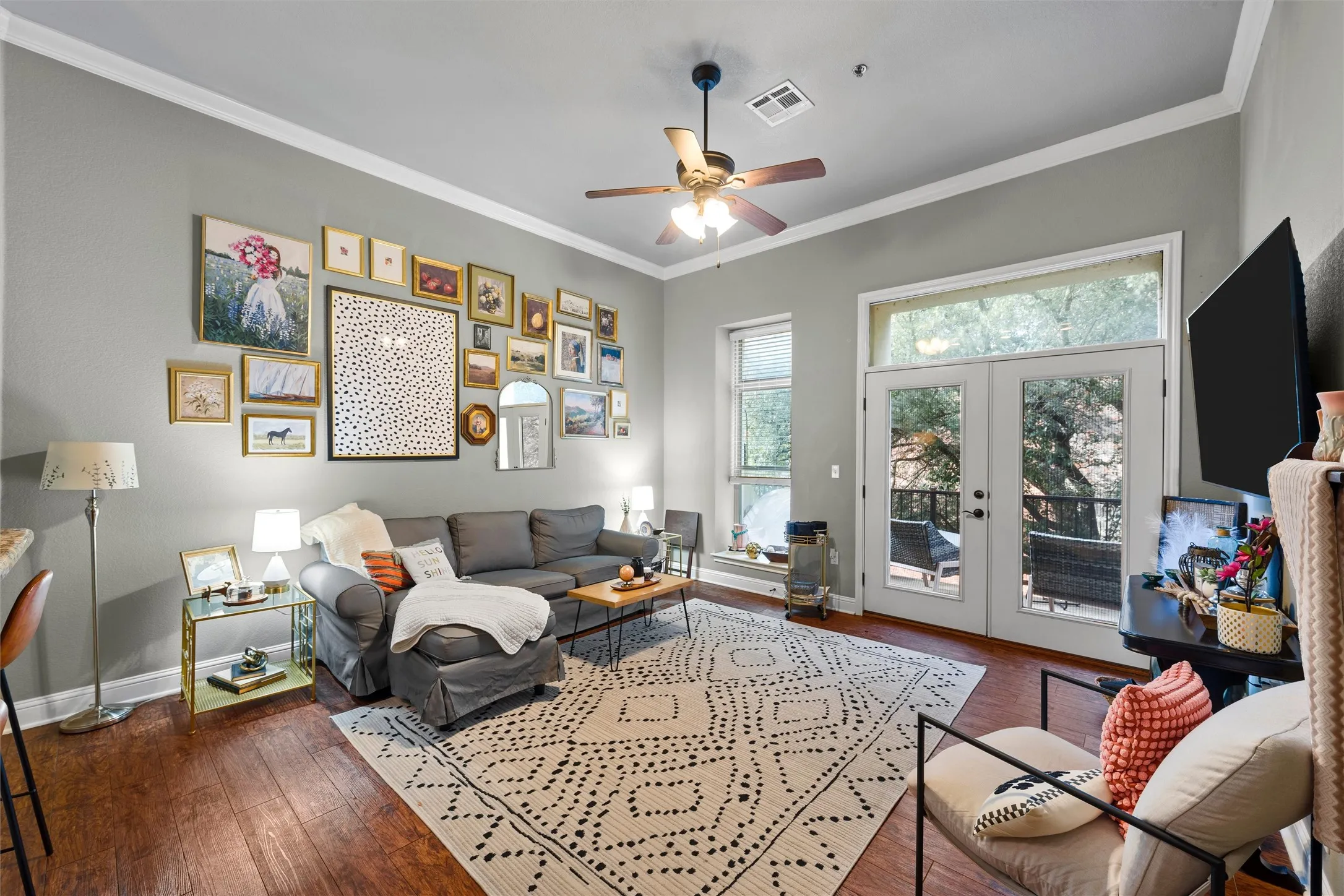 Condominium For Sale in Mc Lennan County , 711 Austin Avenue C, Waco, Texas 76701, 1 Bedroom, 1 Bathroom, Garage spaces, 835 Sqft, built in 1930, mls#21400354, Real Estate Agent in Waco, Homes For Sale in Mc Lennan county, Homes For Sale in Waco, Realtor in Waco Texas, Real Estate Brokerage Independent Realty Texas, Luminita Cordes Realtor