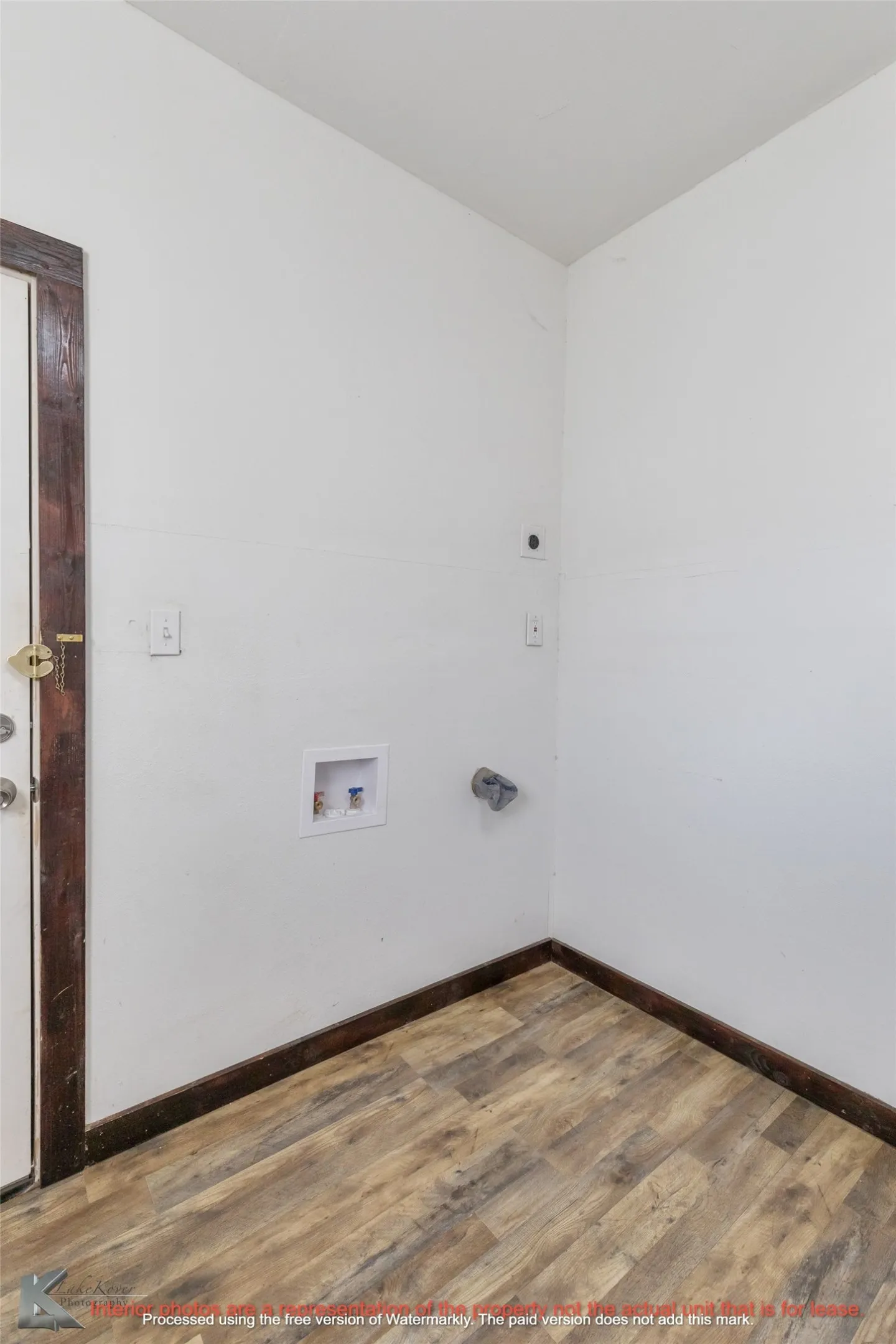 Duplex For Rent in Jones County , 344 SW Avenue A A, Hamlin, Texas 79520, 1 Bedroom, 1 Bathroom, Garage spaces, 650 Sqft, built in 1937, mls#21401102, Real Estate Agent in Hamlin, Homes For Rent in Jones county, Homes For Rent in Hamlin, Realtor in Hamlin Texas, Real Estate Brokerage Independent Realty Texas, Luminita Cordes Realtor