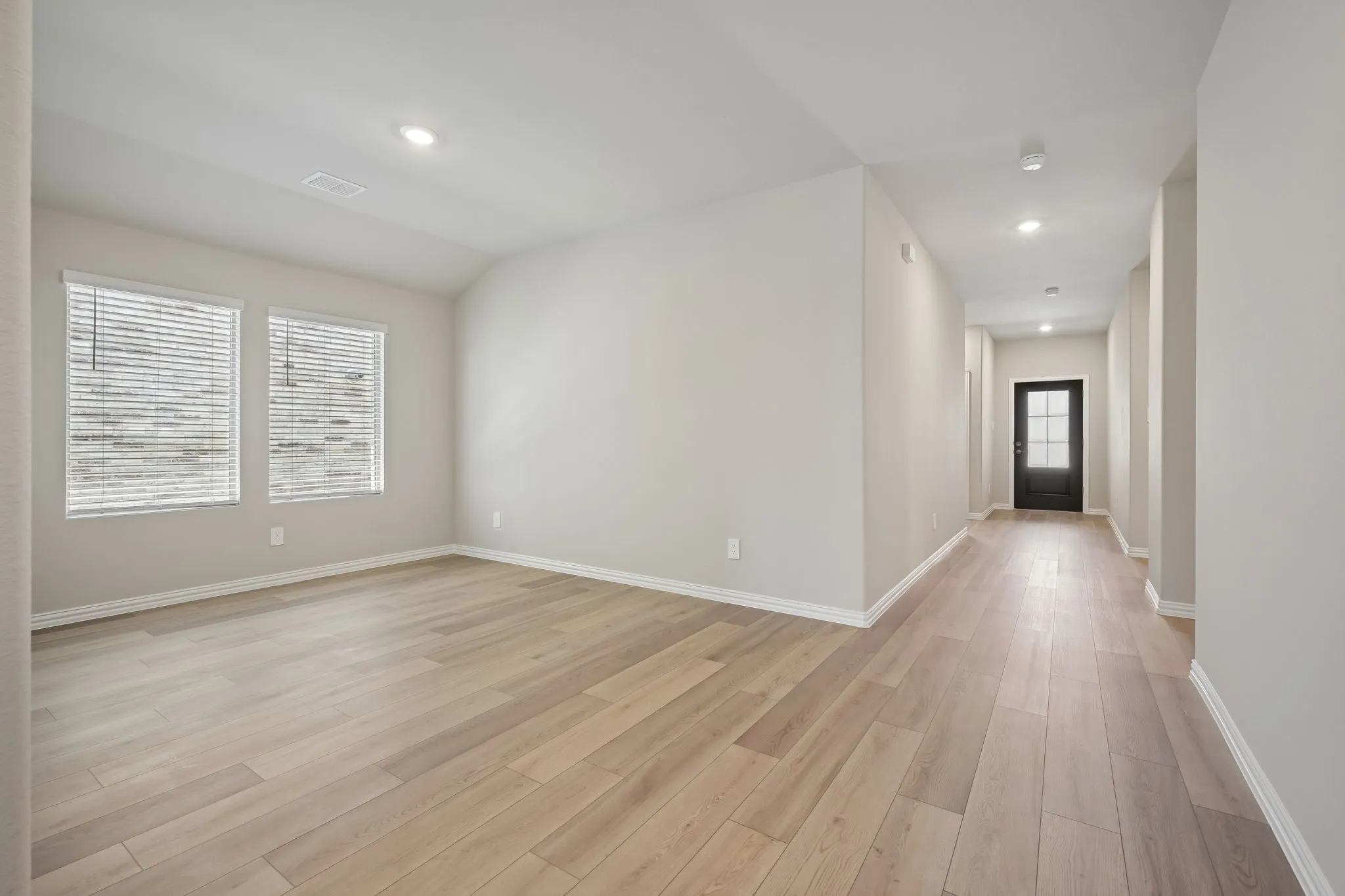  Photo is not of the actual home, but is an inspirational photo of builder’s model home and may depict options, furnishings, and/or decorator features that are not included.
