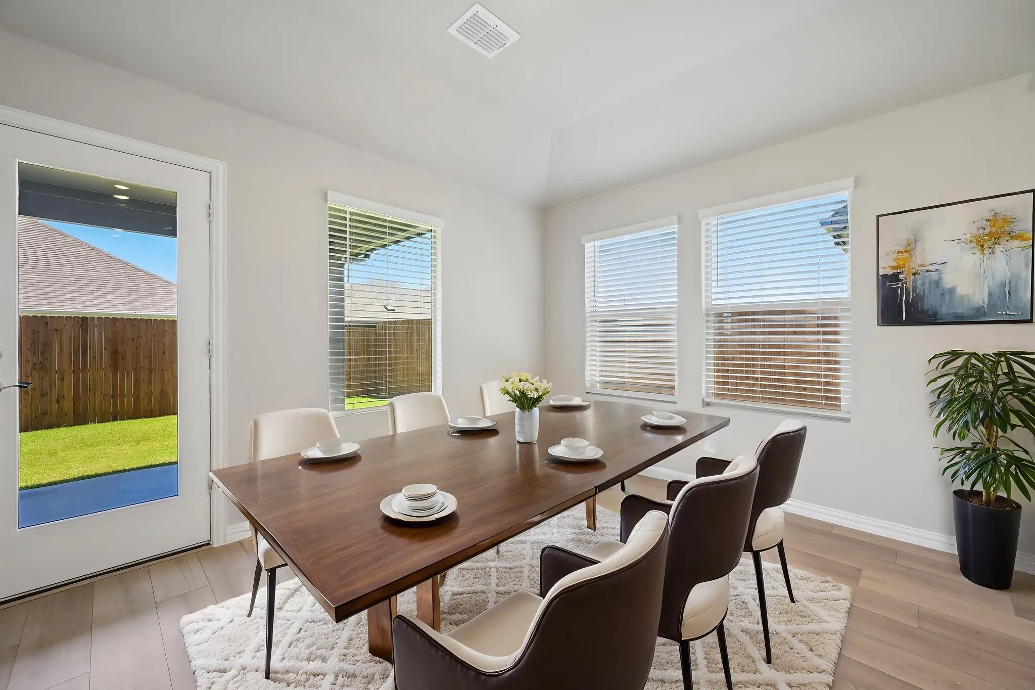  Photo is not of the actual home, but is an inspirational photo of builder’s model home and may depict options, furnishings, and/or decorator features that are not included.
