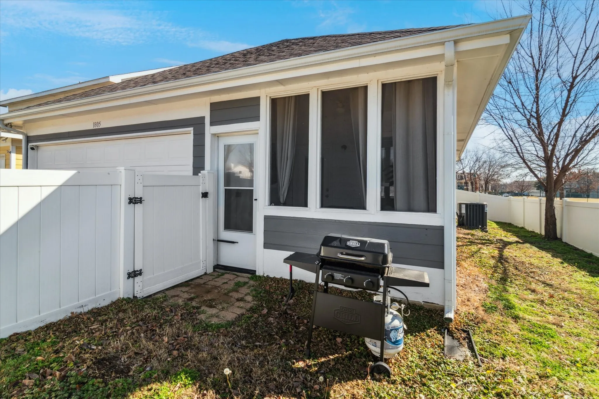 Single Family Residence For Sale in Denton County , 1805 Cambridge Drive, Providence Village, Texas 76227, 3 Bedroom, 2 Bathroom, 2 Garage spaces, 1,308 Sqft, built in 2005, mls#21398688, Real Estate Agent in Providence Village, Homes For Sale in Denton county, Homes For Sale in Providence Village, Realtor in Providence Village Texas, Real Estate Brokerage Independent Realty Texas, Luminita Cordes Realtor
