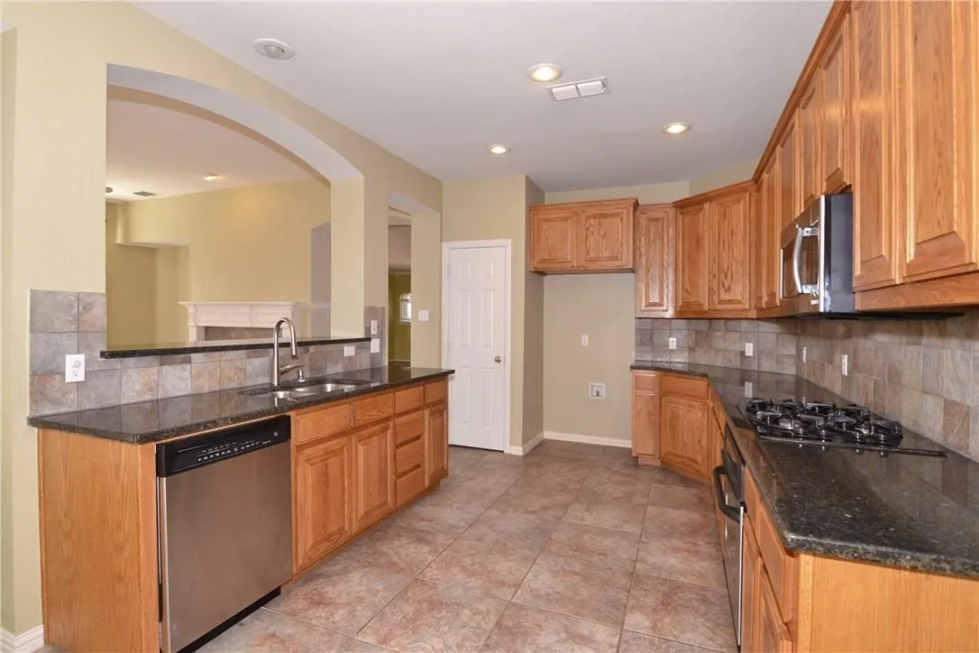 Single Family Residence For Rent in Collin County , 6386 Shadywood Drive, Frisco, Texas 75035, 4 Bedroom, 4 Bathroom, 2 Garage spaces, 2,936 Sqft, built in 2002, mls#21401110, Real Estate Agent in Frisco, Homes For Rent in Collin county, Homes For Rent in Frisco, Realtor in Frisco Texas, Real Estate Brokerage Independent Realty Texas, Luminita Cordes Realtor