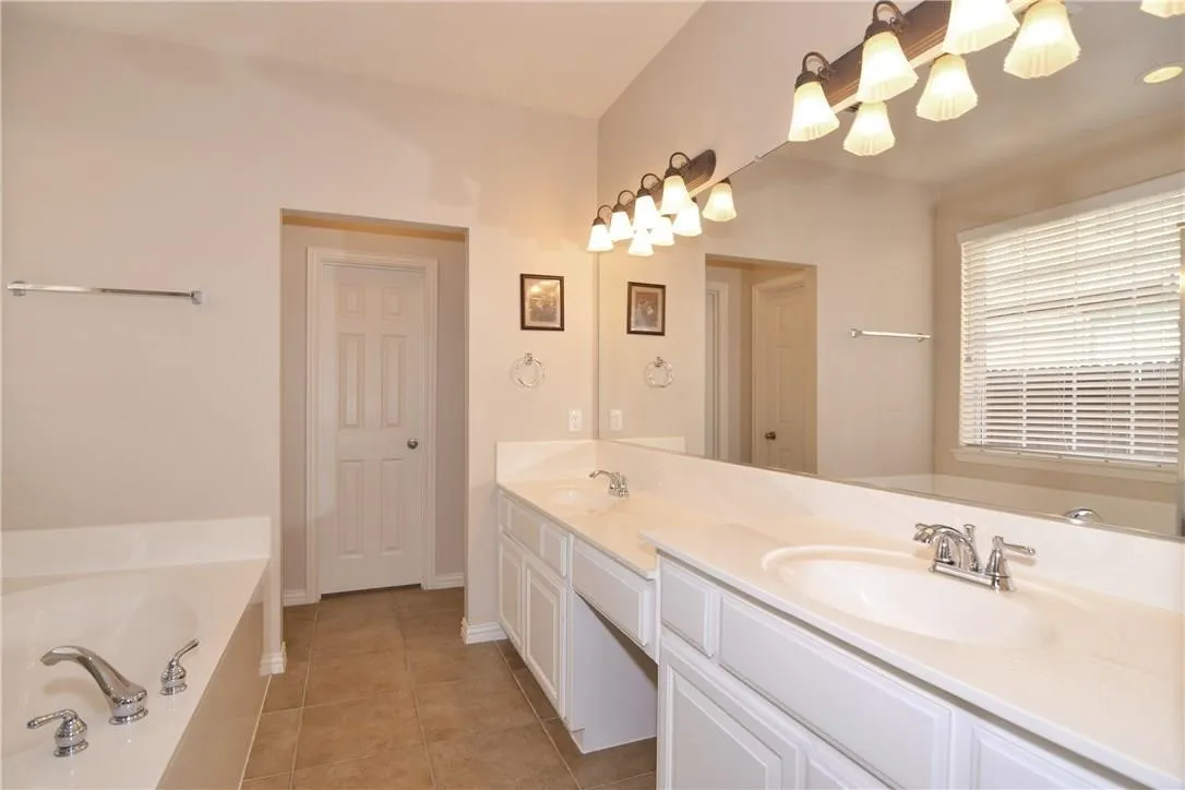 Single Family Residence For Rent in Collin County , 6386 Shadywood Drive, Frisco, Texas 75035, 4 Bedroom, 4 Bathroom, 2 Garage spaces, 2,936 Sqft, built in 2002, mls#21401110, Real Estate Agent in Frisco, Homes For Rent in Collin county, Homes For Rent in Frisco, Realtor in Frisco Texas, Real Estate Brokerage Independent Realty Texas, Luminita Cordes Realtor