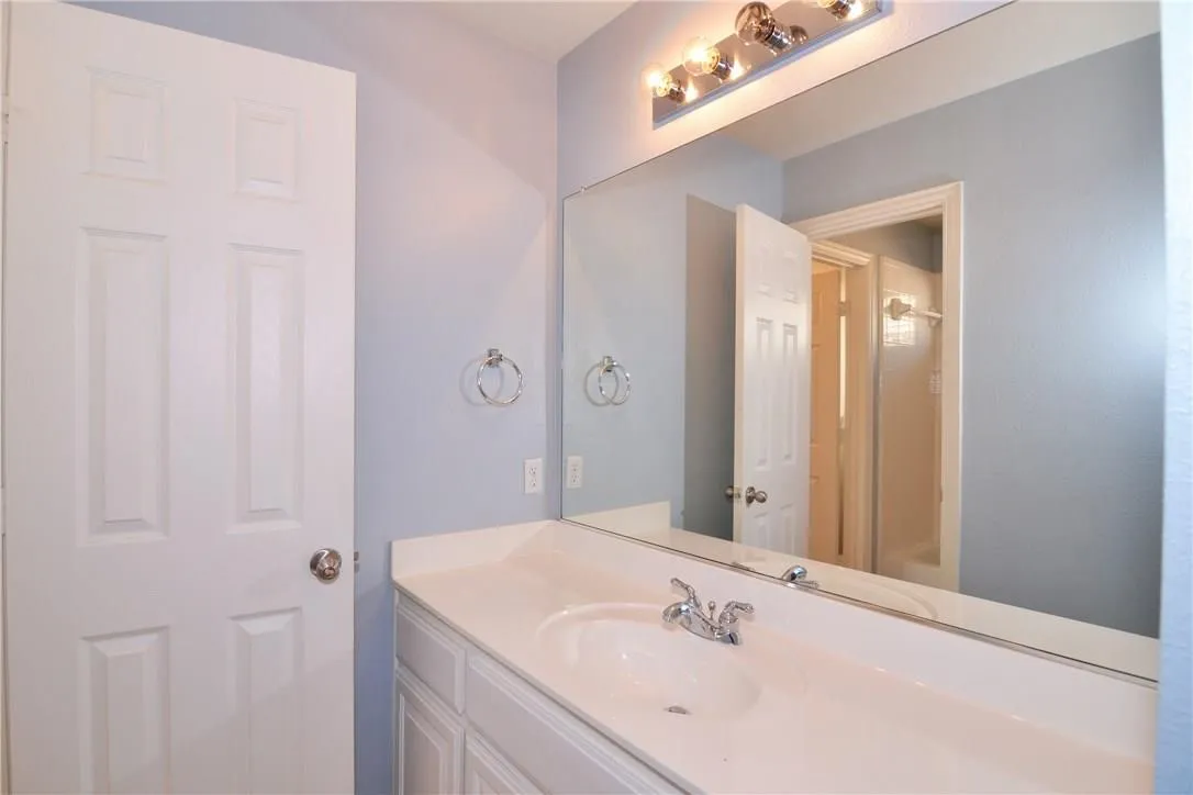 Single Family Residence For Rent in Collin County , 6386 Shadywood Drive, Frisco, Texas 75035, 4 Bedroom, 4 Bathroom, 2 Garage spaces, 2,936 Sqft, built in 2002, mls#21401110, Real Estate Agent in Frisco, Homes For Rent in Collin county, Homes For Rent in Frisco, Realtor in Frisco Texas, Real Estate Brokerage Independent Realty Texas, Luminita Cordes Realtor