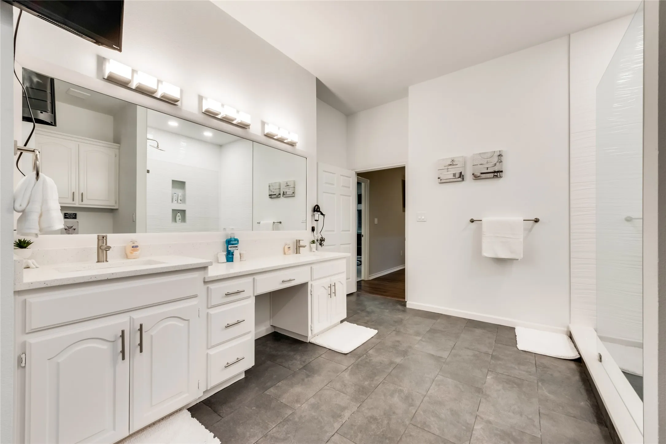 Single Family Residence For Sale in Denton County , 1206 Kendolph Drive, Denton, Texas 76205, 5 Bedroom, 3 Bathroom, 2 Garage spaces, 2,960 Sqft, built in 1994, mls#21399190, Real Estate Agent in Denton, Homes For Sale in Denton county, Homes For Sale in Denton, Realtor in Denton Texas, Real Estate Brokerage Independent Realty Texas, Luminita Cordes Realtor
