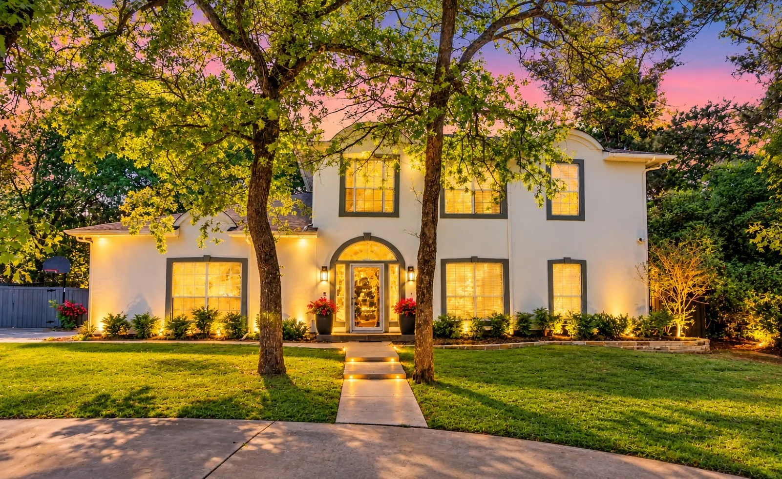 Single Family Residence For Sale in Denton County , 1206 Kendolph Drive, Denton, Texas 76205, 5 Bedroom, 3 Bathroom, 2 Garage spaces, 2,960 Sqft, built in 1994, mls#21399190, Real Estate Agent in Denton, Homes For Sale in Denton county, Homes For Sale in Denton, Realtor in Denton Texas, Real Estate Brokerage Independent Realty Texas, Luminita Cordes Realtor