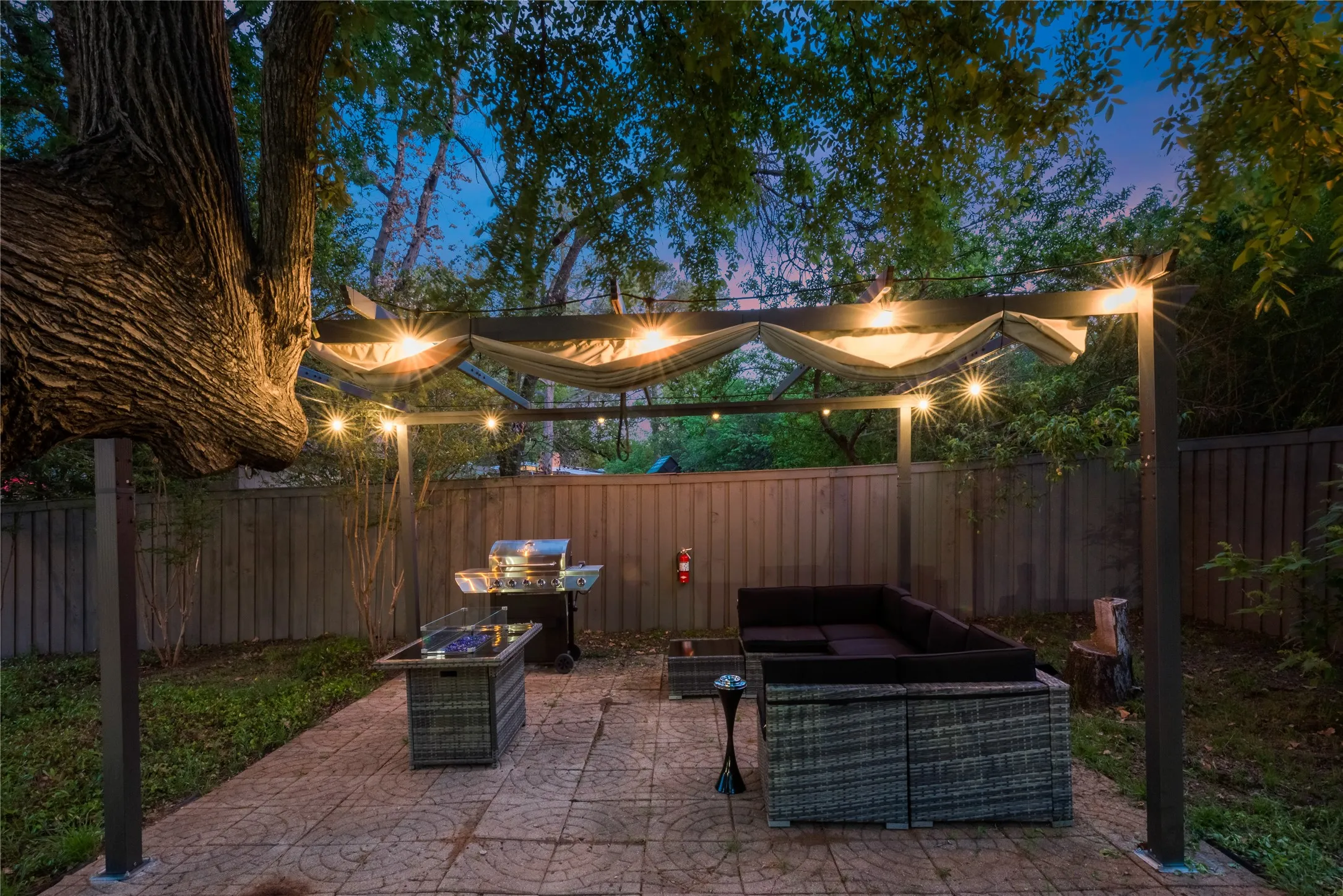 Single Family Residence For Sale in Denton County , 1206 Kendolph Drive, Denton, Texas 76205, 5 Bedroom, 3 Bathroom, 2 Garage spaces, 2,960 Sqft, built in 1994, mls#21399190, Real Estate Agent in Denton, Homes For Sale in Denton county, Homes For Sale in Denton, Realtor in Denton Texas, Real Estate Brokerage Independent Realty Texas, Luminita Cordes Realtor