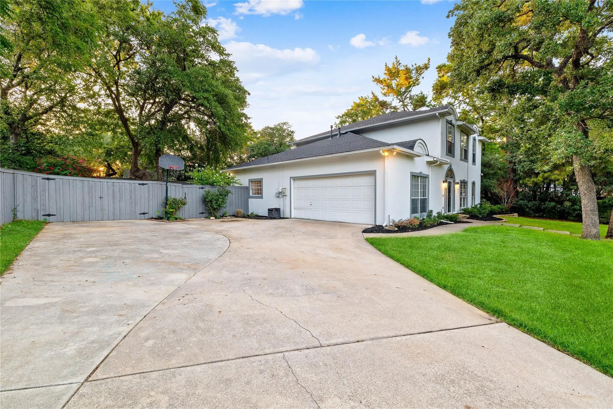 Single Family Residence For Sale in Denton County , 1206 Kendolph Drive, Denton, Texas 76205, 5 Bedroom, 3 Bathroom, 2 Garage spaces, 2,960 Sqft, built in 1994, mls#21399190, Real Estate Agent in Denton, Homes For Sale in Denton county, Homes For Sale in Denton, Realtor in Denton Texas, Real Estate Brokerage Independent Realty Texas, Luminita Cordes Realtor