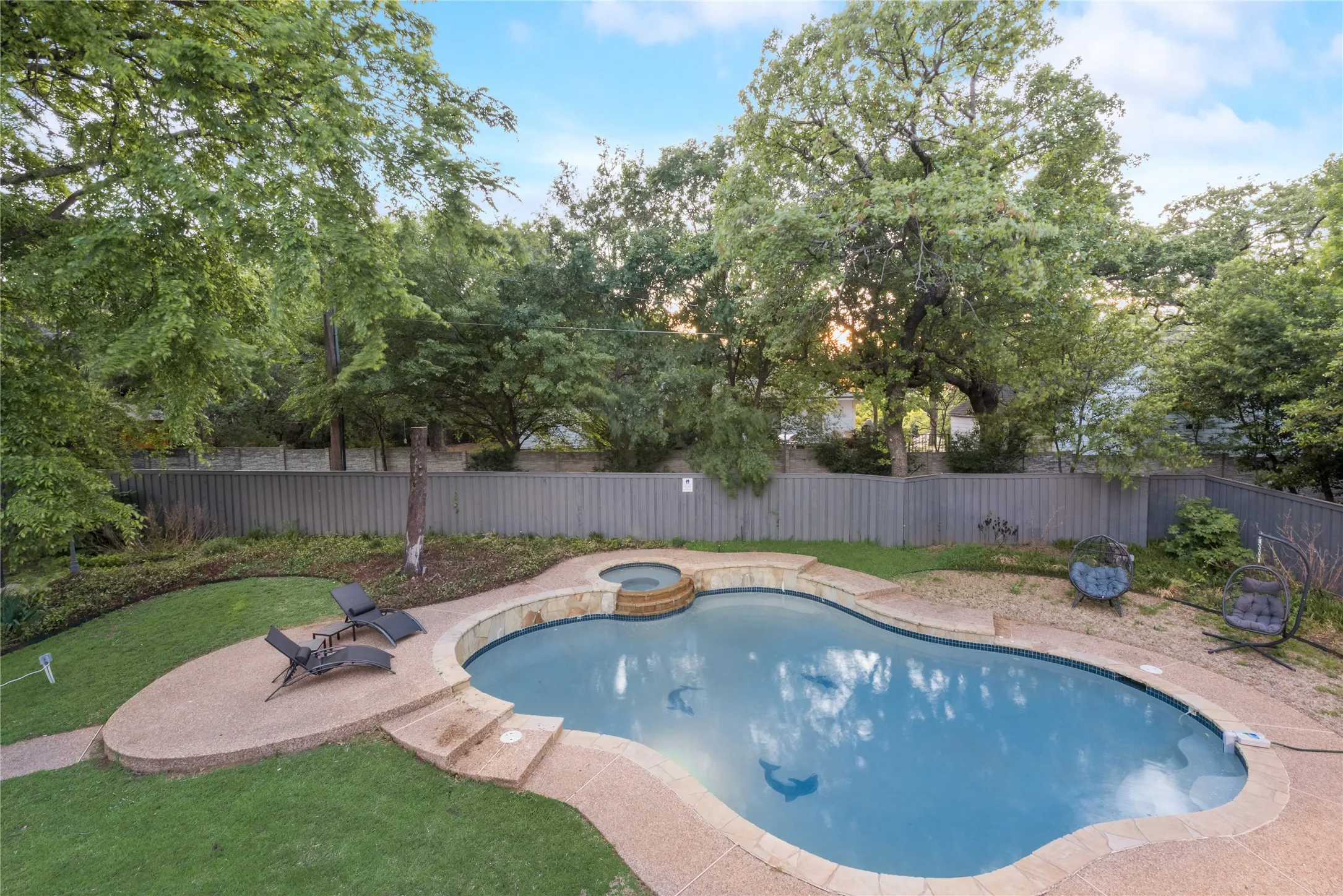 Single Family Residence For Sale in Denton County , 1206 Kendolph Drive, Denton, Texas 76205, 5 Bedroom, 3 Bathroom, 2 Garage spaces, 2,960 Sqft, built in 1994, mls#21399190, Real Estate Agent in Denton, Homes For Sale in Denton county, Homes For Sale in Denton, Realtor in Denton Texas, Real Estate Brokerage Independent Realty Texas, Luminita Cordes Realtor