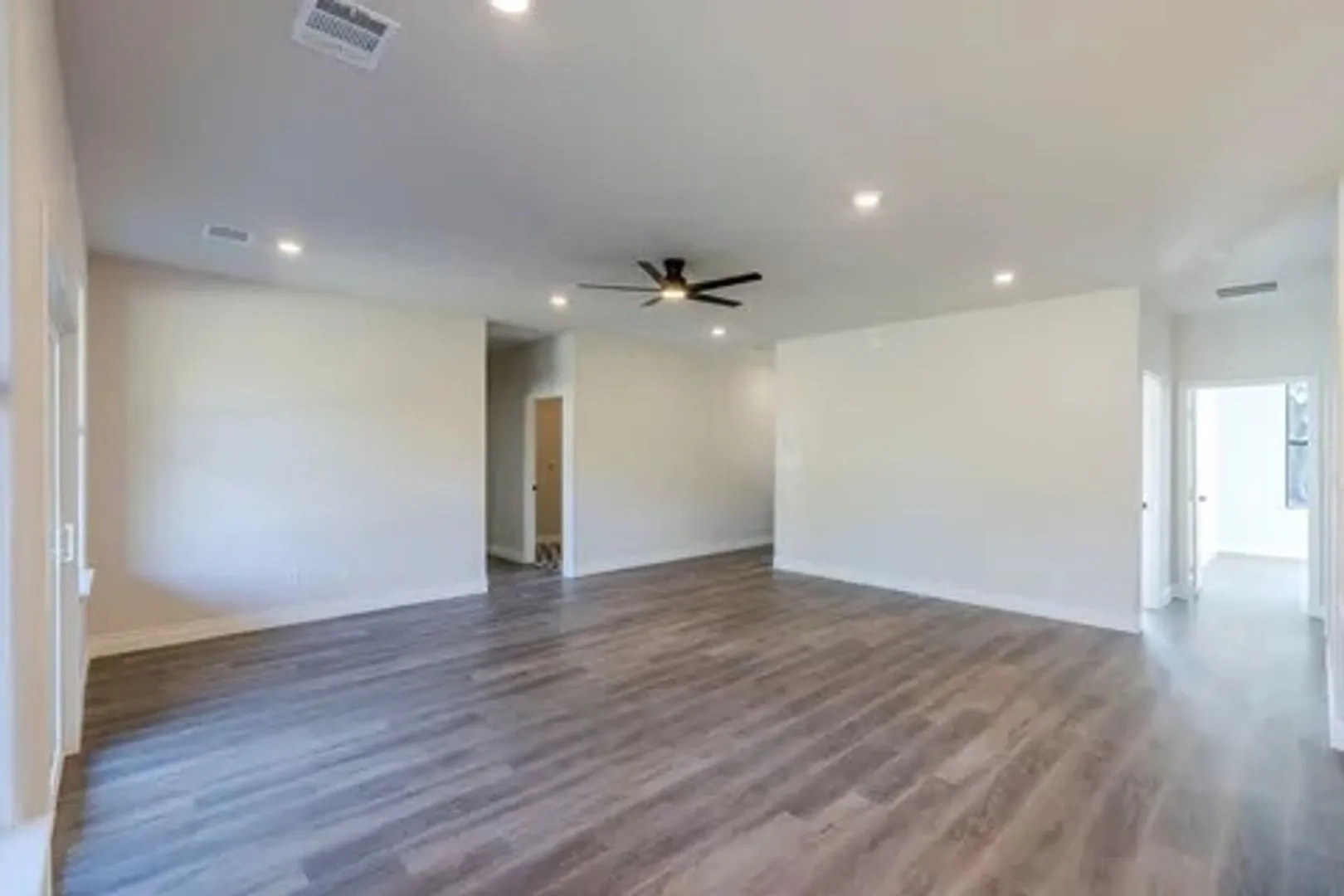 Single Family Residence For Rent in Hood County , 5713 Stonegate Circle, Granbury, Texas 76048, 4 Bedroom, 2 Bathroom, 2 Garage spaces, 1,709 Sqft, built in 2025, mls#21400584, Real Estate Agent in Granbury, Homes For Rent in Hood county, Homes For Rent in Granbury, Realtor in Granbury Texas, Real Estate Brokerage Independent Realty Texas, Luminita Cordes Realtor