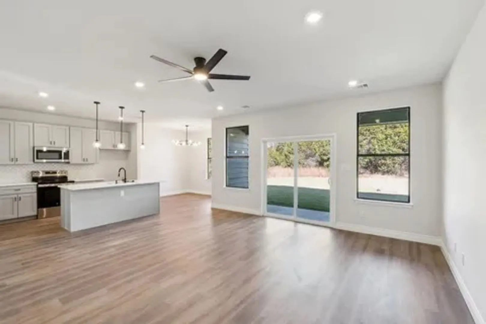 Single Family Residence For Rent in Hood County , 5713 Stonegate Circle, Granbury, Texas 76048, 4 Bedroom, 2 Bathroom, 2 Garage spaces, 1,709 Sqft, built in 2025, mls#21400584, Real Estate Agent in Granbury, Homes For Rent in Hood county, Homes For Rent in Granbury, Realtor in Granbury Texas, Real Estate Brokerage Independent Realty Texas, Luminita Cordes Realtor