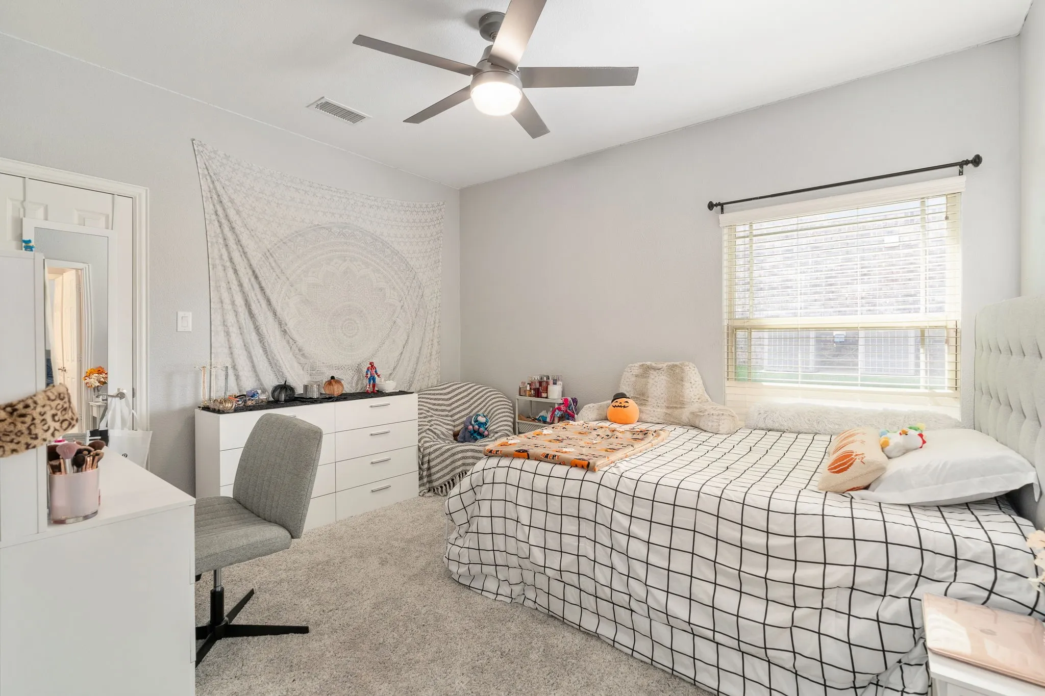 Single Family Residence For Sale in Tarrant County , 1705 Stags Leap Trail, Kennedale, Texas 76060, 4 Bedroom, 4 Bathroom, 2 Garage spaces, 3,394 Sqft, built in 2018, mls#21400856, Real Estate Agent in Kennedale, Homes For Sale in Tarrant county, Homes For Sale in Kennedale, Realtor in Kennedale Texas, Real Estate Brokerage Independent Realty Texas, Luminita Cordes Realtor
