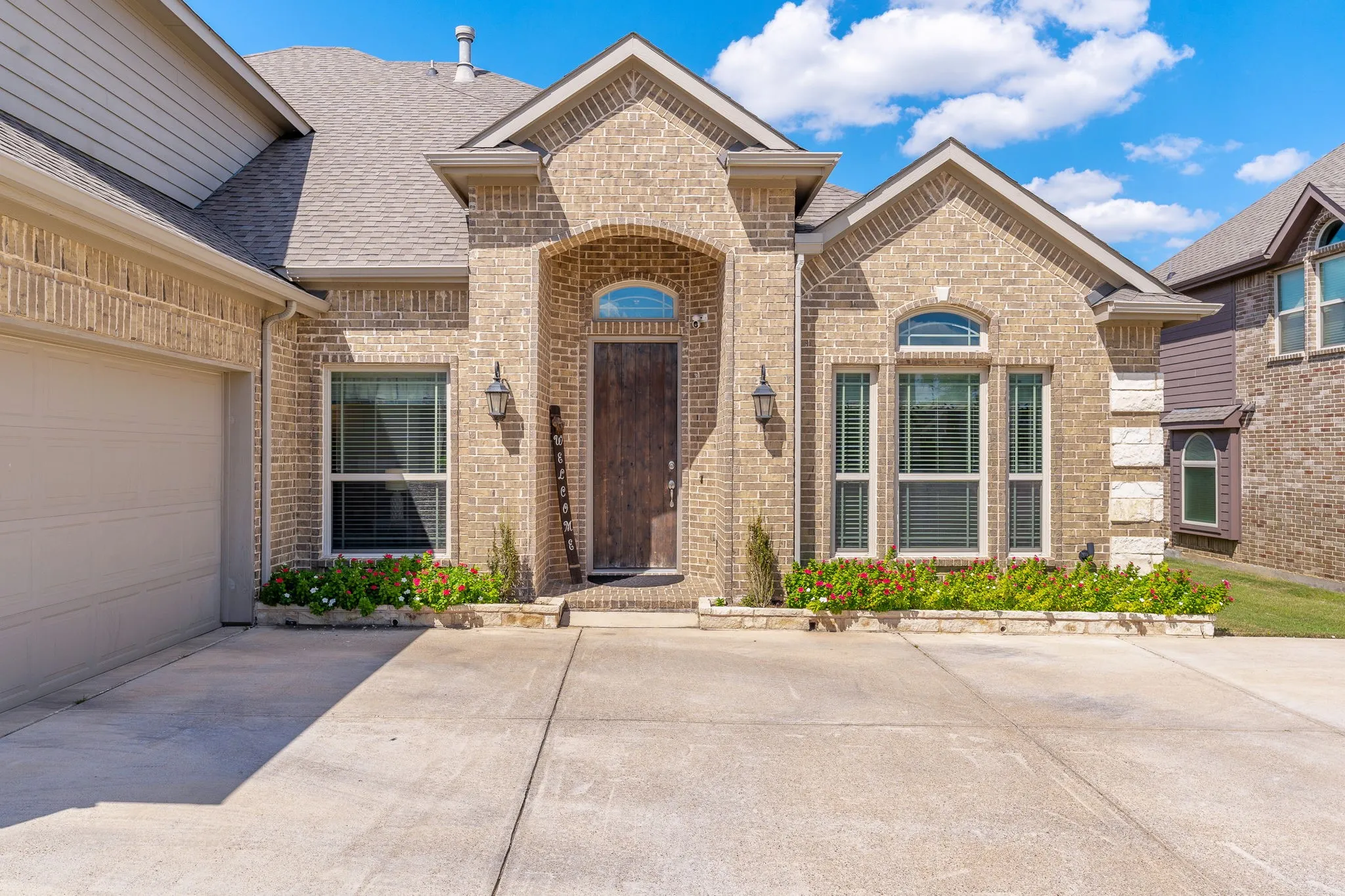 Single Family Residence For Sale in Tarrant County , 1705 Stags Leap Trail, Kennedale, Texas 76060, 4 Bedroom, 4 Bathroom, 2 Garage spaces, 3,394 Sqft, built in 2018, mls#21400856, Real Estate Agent in Kennedale, Homes For Sale in Tarrant county, Homes For Sale in Kennedale, Realtor in Kennedale Texas, Real Estate Brokerage Independent Realty Texas, Luminita Cordes Realtor