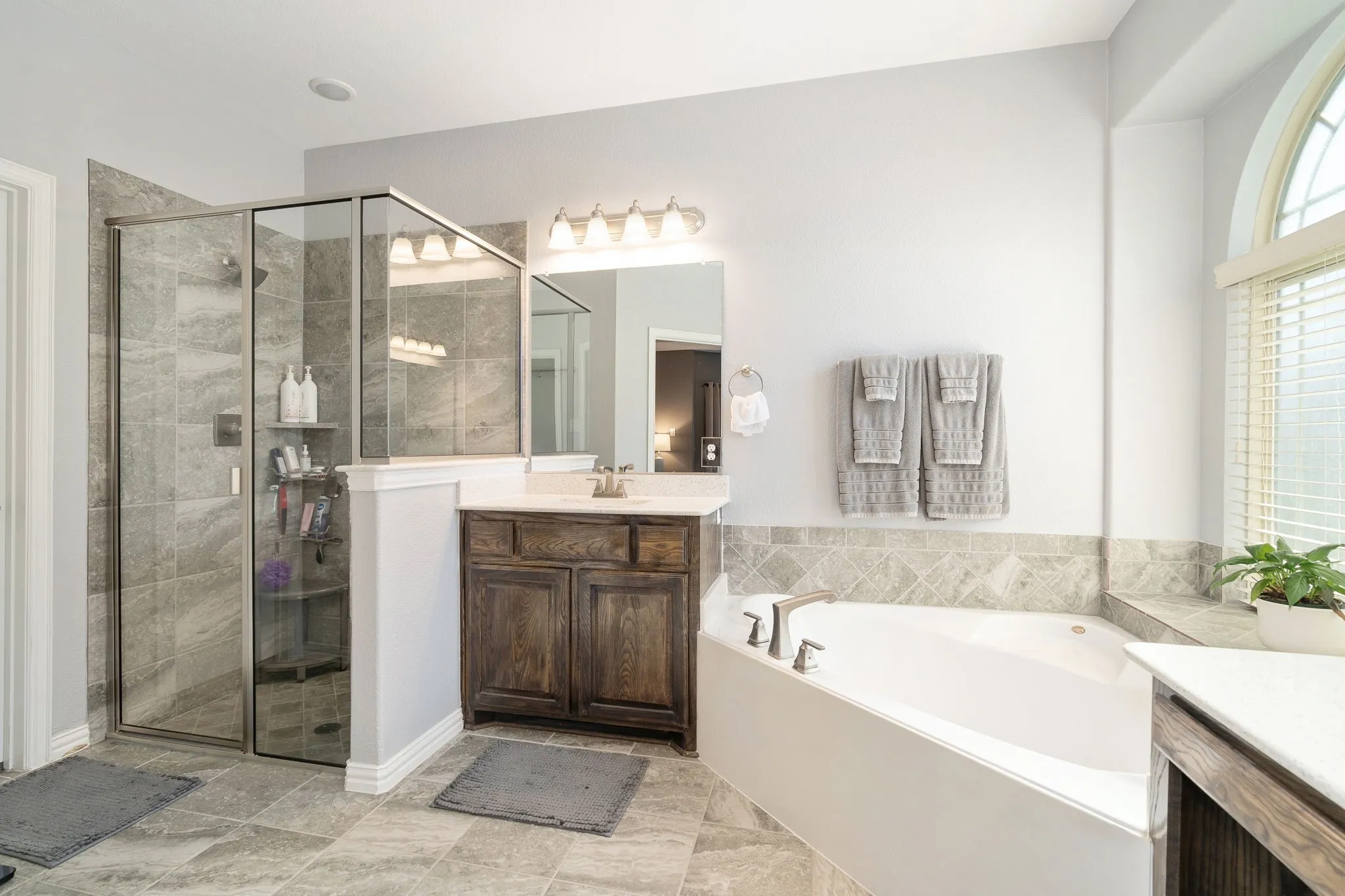 Single Family Residence For Sale in Tarrant County , 1705 Stags Leap Trail, Kennedale, Texas 76060, 4 Bedroom, 4 Bathroom, 2 Garage spaces, 3,394 Sqft, built in 2018, mls#21400856, Real Estate Agent in Kennedale, Homes For Sale in Tarrant county, Homes For Sale in Kennedale, Realtor in Kennedale Texas, Real Estate Brokerage Independent Realty Texas, Luminita Cordes Realtor