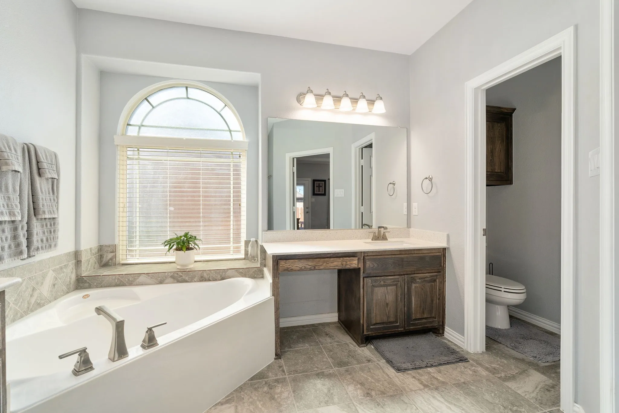 Single Family Residence For Sale in Tarrant County , 1705 Stags Leap Trail, Kennedale, Texas 76060, 4 Bedroom, 4 Bathroom, 2 Garage spaces, 3,394 Sqft, built in 2018, mls#21400856, Real Estate Agent in Kennedale, Homes For Sale in Tarrant county, Homes For Sale in Kennedale, Realtor in Kennedale Texas, Real Estate Brokerage Independent Realty Texas, Luminita Cordes Realtor