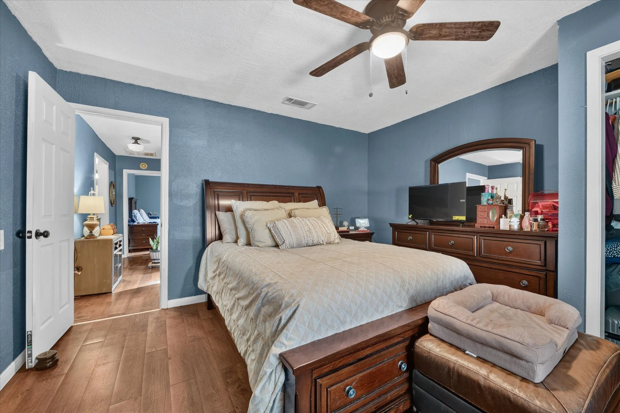 Single Family Residence For Sale in Tarrant County , 1714 Bessie Street, Fort Worth, Texas 76104, 3 Bedroom, 1 Bathroom, Garage spaces, 1,218 Sqft, built in 1925, mls#21400160, Real Estate Agent in Fort Worth, Homes For Sale in Tarrant county, Homes For Sale in Fort Worth, Realtor in Fort Worth Texas, Real Estate Brokerage Independent Realty Texas, Luminita Cordes Realtor