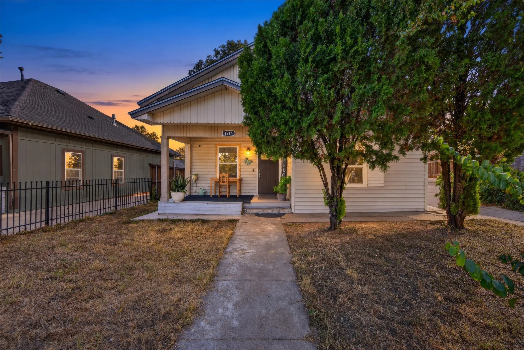 Single Family Residence For Sale in Tarrant County , 1714 Bessie Street, Fort Worth, Texas 76104, 3 Bedroom, 1 Bathroom, Garage spaces, 1,218 Sqft, built in 1925, mls#21400160, Real Estate Agent in Fort Worth, Homes For Sale in Tarrant county, Homes For Sale in Fort Worth, Realtor in Fort Worth Texas, Real Estate Brokerage Independent Realty Texas, Luminita Cordes Realtor