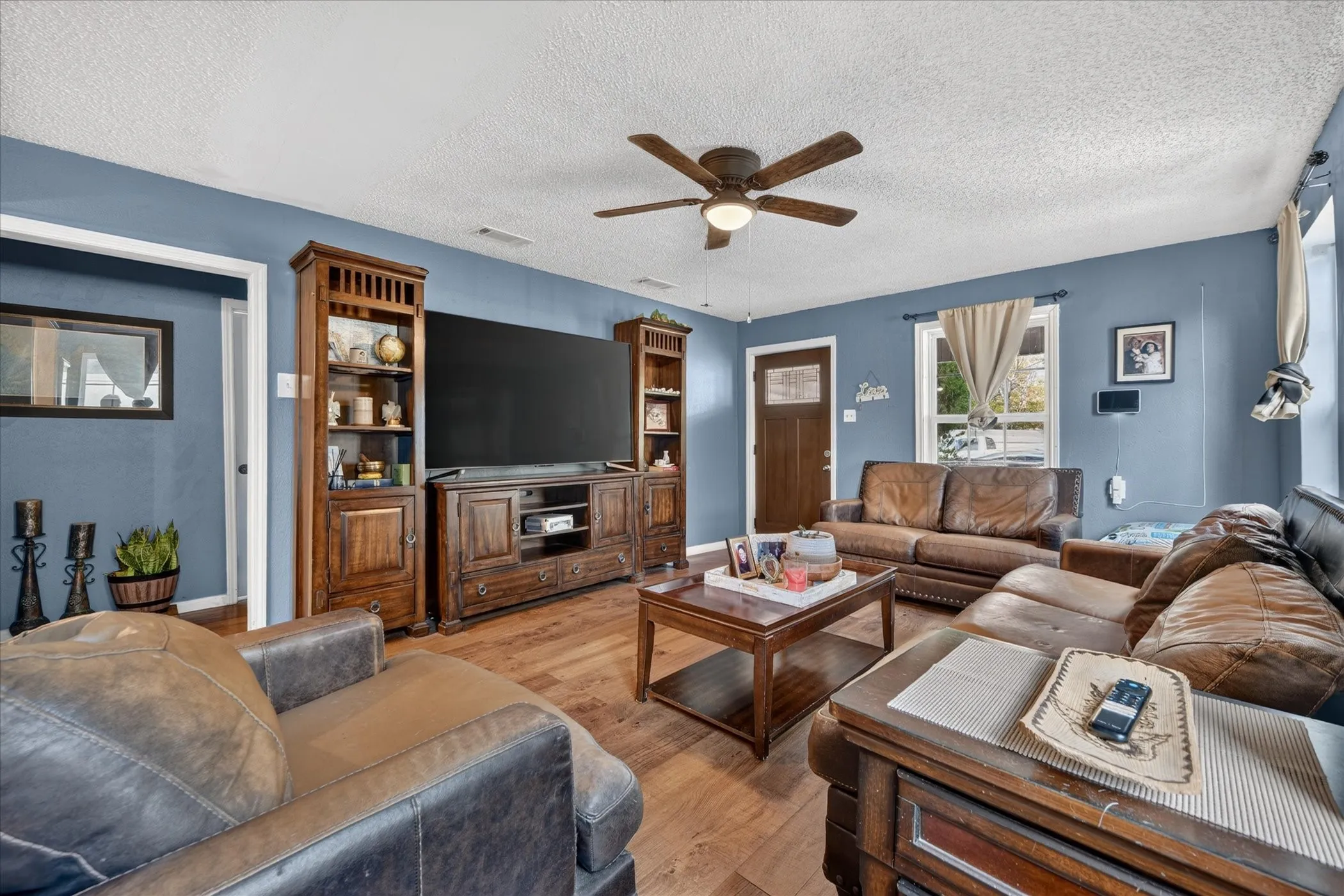 Single Family Residence For Sale in Tarrant County , 1714 Bessie Street, Fort Worth, Texas 76104, 3 Bedroom, 1 Bathroom, Garage spaces, 1,218 Sqft, built in 1925, mls#21400160, Real Estate Agent in Fort Worth, Homes For Sale in Tarrant county, Homes For Sale in Fort Worth, Realtor in Fort Worth Texas, Real Estate Brokerage Independent Realty Texas, Luminita Cordes Realtor