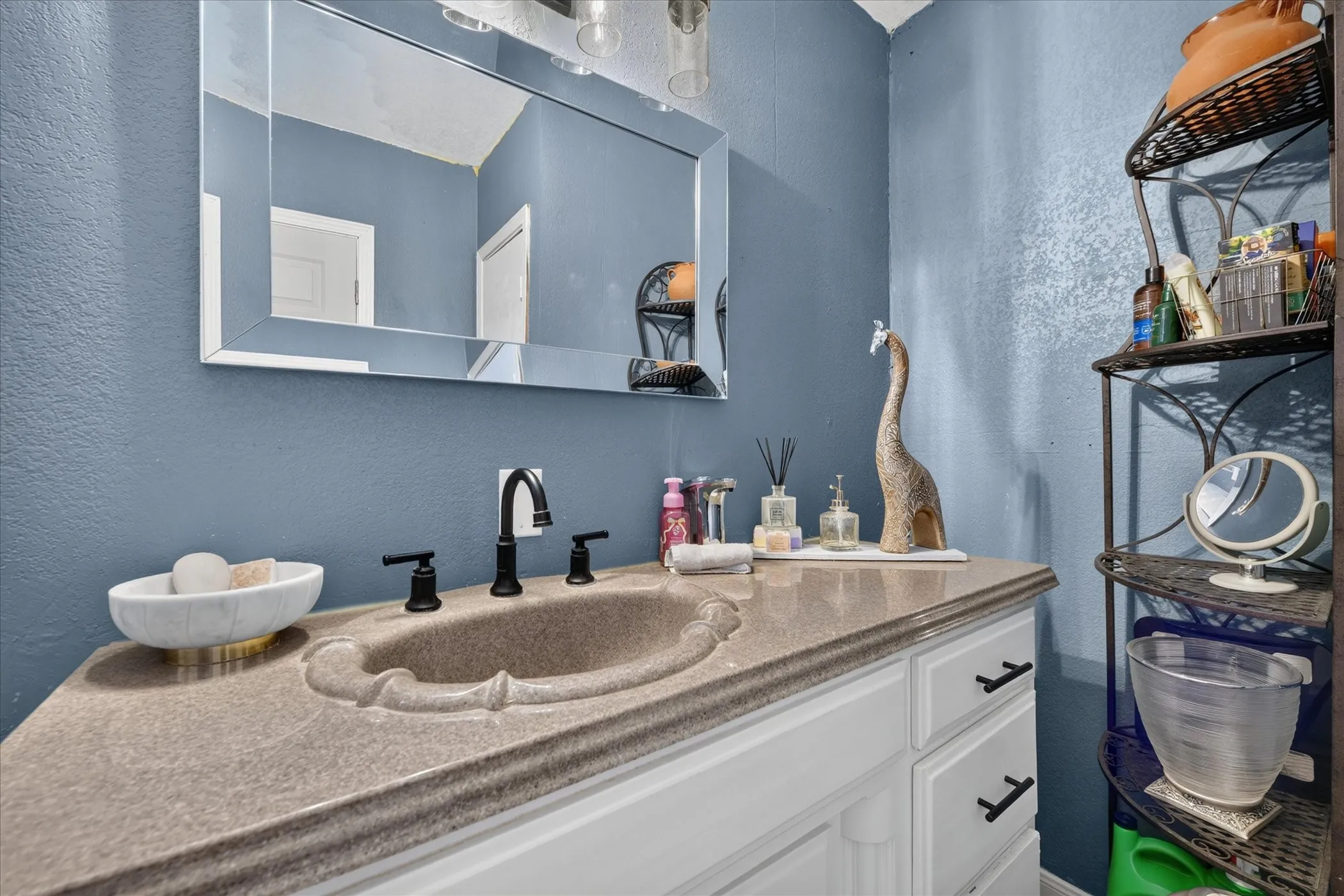 Single Family Residence For Sale in Tarrant County , 1714 Bessie Street, Fort Worth, Texas 76104, 3 Bedroom, 1 Bathroom, Garage spaces, 1,218 Sqft, built in 1925, mls#21400160, Real Estate Agent in Fort Worth, Homes For Sale in Tarrant county, Homes For Sale in Fort Worth, Realtor in Fort Worth Texas, Real Estate Brokerage Independent Realty Texas, Luminita Cordes Realtor