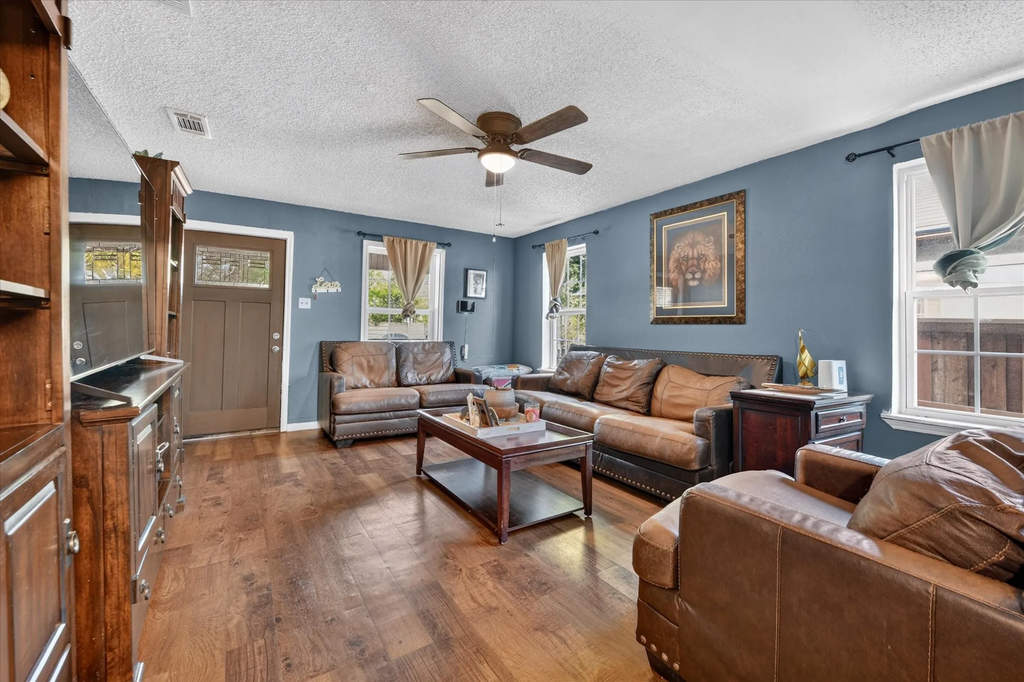 Single Family Residence For Sale in Tarrant County , 1714 Bessie Street, Fort Worth, Texas 76104, 3 Bedroom, 1 Bathroom, Garage spaces, 1,218 Sqft, built in 1925, mls#21400160, Real Estate Agent in Fort Worth, Homes For Sale in Tarrant county, Homes For Sale in Fort Worth, Realtor in Fort Worth Texas, Real Estate Brokerage Independent Realty Texas, Luminita Cordes Realtor