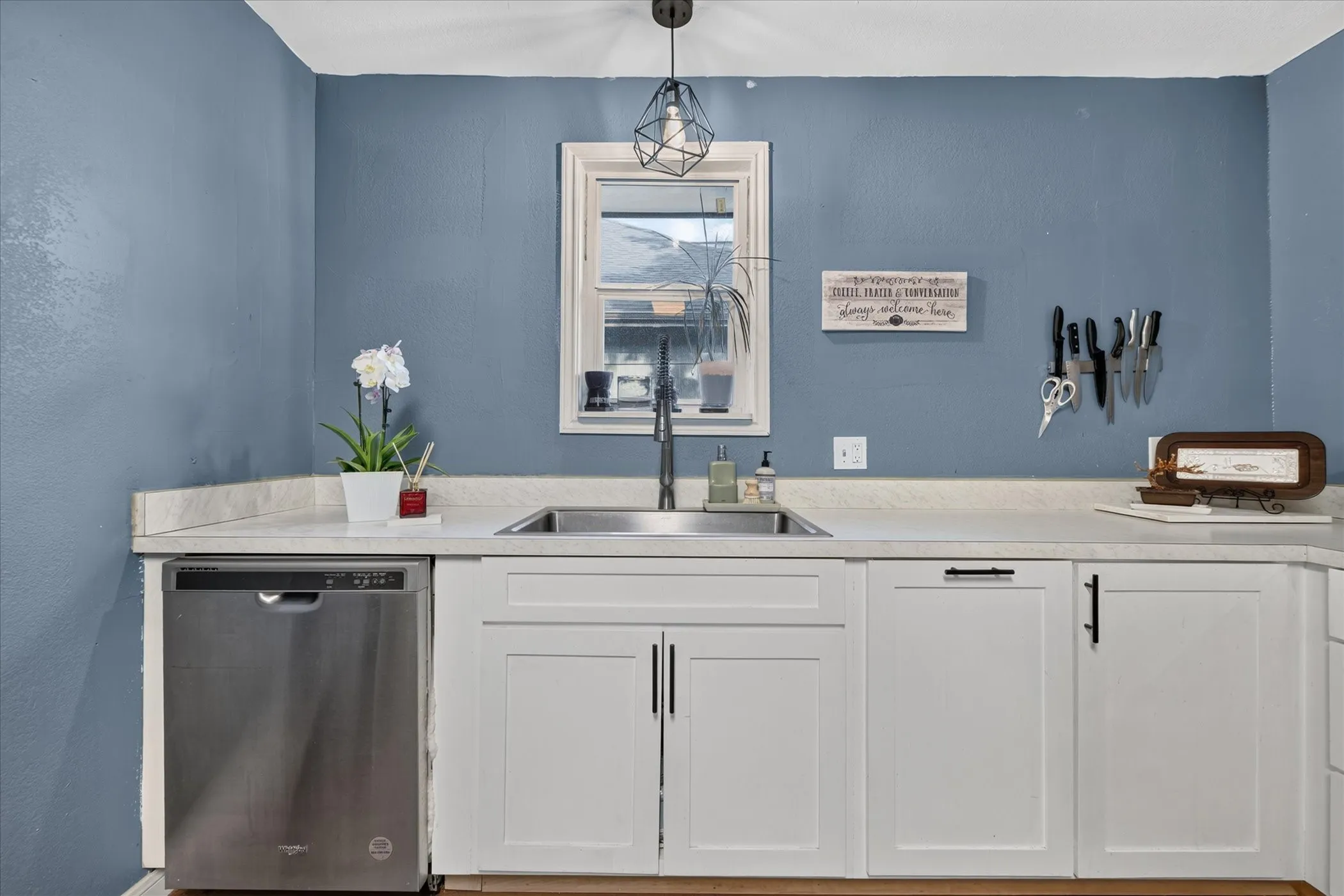 Single Family Residence For Sale in Tarrant County , 1714 Bessie Street, Fort Worth, Texas 76104, 3 Bedroom, 1 Bathroom, Garage spaces, 1,218 Sqft, built in 1925, mls#21400160, Real Estate Agent in Fort Worth, Homes For Sale in Tarrant county, Homes For Sale in Fort Worth, Realtor in Fort Worth Texas, Real Estate Brokerage Independent Realty Texas, Luminita Cordes Realtor