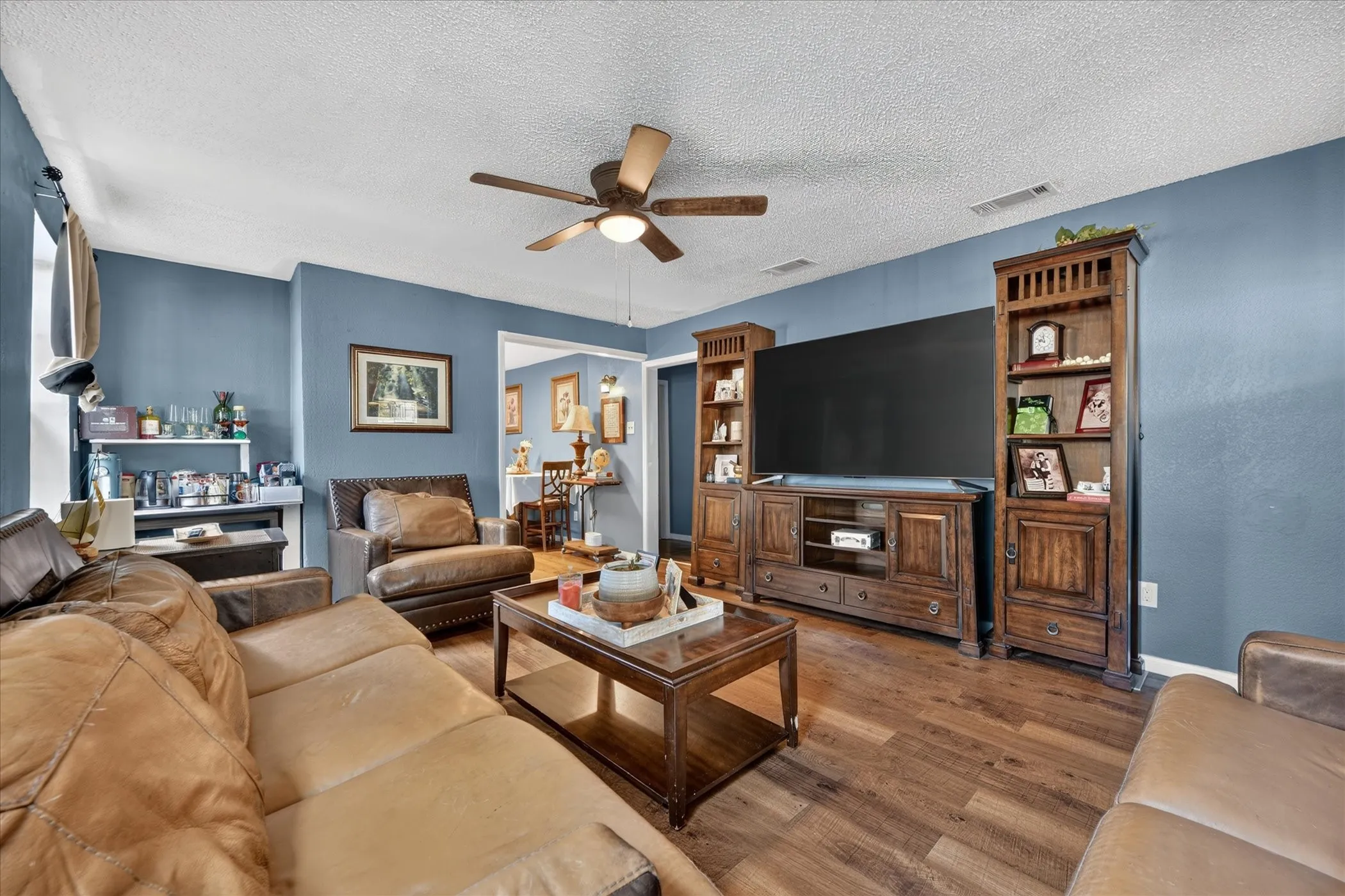 Single Family Residence For Sale in Tarrant County , 1714 Bessie Street, Fort Worth, Texas 76104, 3 Bedroom, 1 Bathroom, Garage spaces, 1,218 Sqft, built in 1925, mls#21400160, Real Estate Agent in Fort Worth, Homes For Sale in Tarrant county, Homes For Sale in Fort Worth, Realtor in Fort Worth Texas, Real Estate Brokerage Independent Realty Texas, Luminita Cordes Realtor