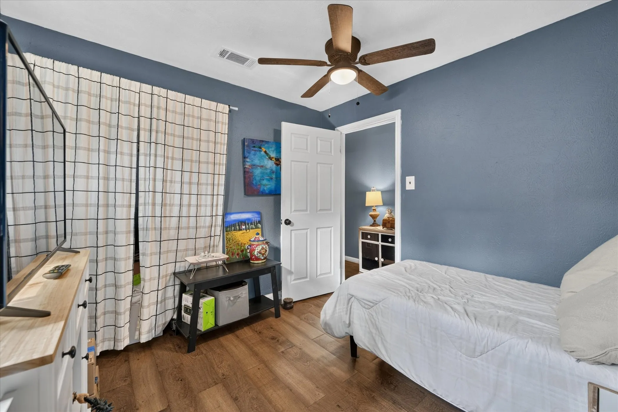 Single Family Residence For Sale in Tarrant County , 1714 Bessie Street, Fort Worth, Texas 76104, 3 Bedroom, 1 Bathroom, Garage spaces, 1,218 Sqft, built in 1925, mls#21400160, Real Estate Agent in Fort Worth, Homes For Sale in Tarrant county, Homes For Sale in Fort Worth, Realtor in Fort Worth Texas, Real Estate Brokerage Independent Realty Texas, Luminita Cordes Realtor
