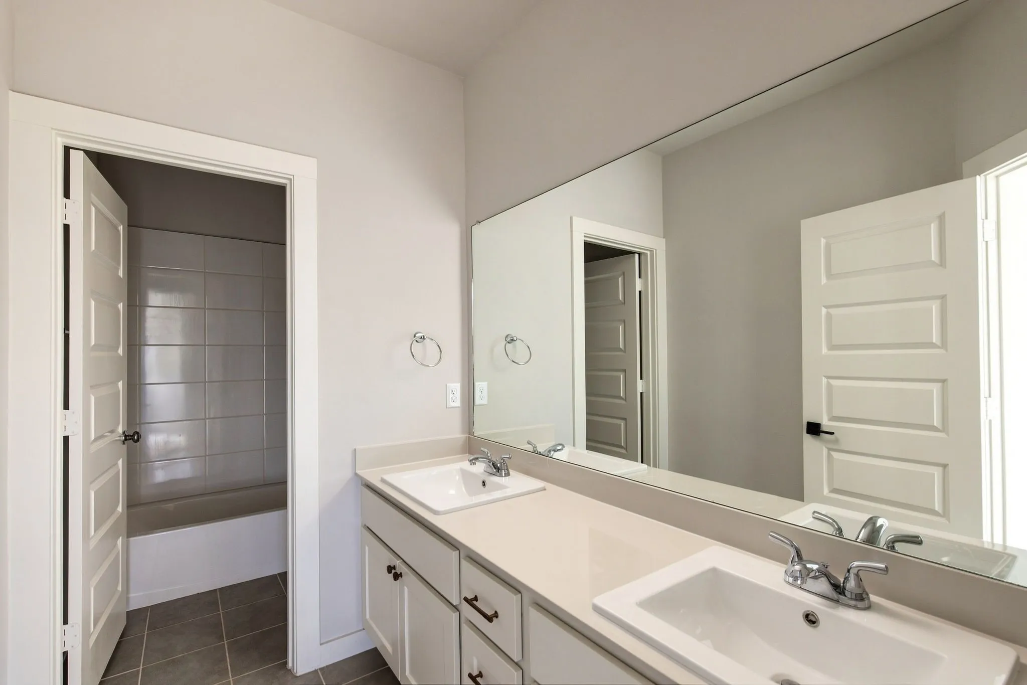 Single Family Residence For Sale in Denton County , 14720 Bandana Road, Fort Worth, Texas 76052, 5 Bedroom, 3 Bathroom, 2 Garage spaces, 3,119 Sqft, built in 2024, mls#21401116, Real Estate Agent in Fort Worth, Homes For Sale in Denton county, Homes For Sale in Fort Worth, Realtor in Fort Worth Texas, Real Estate Brokerage Independent Realty Texas, Luminita Cordes Realtor