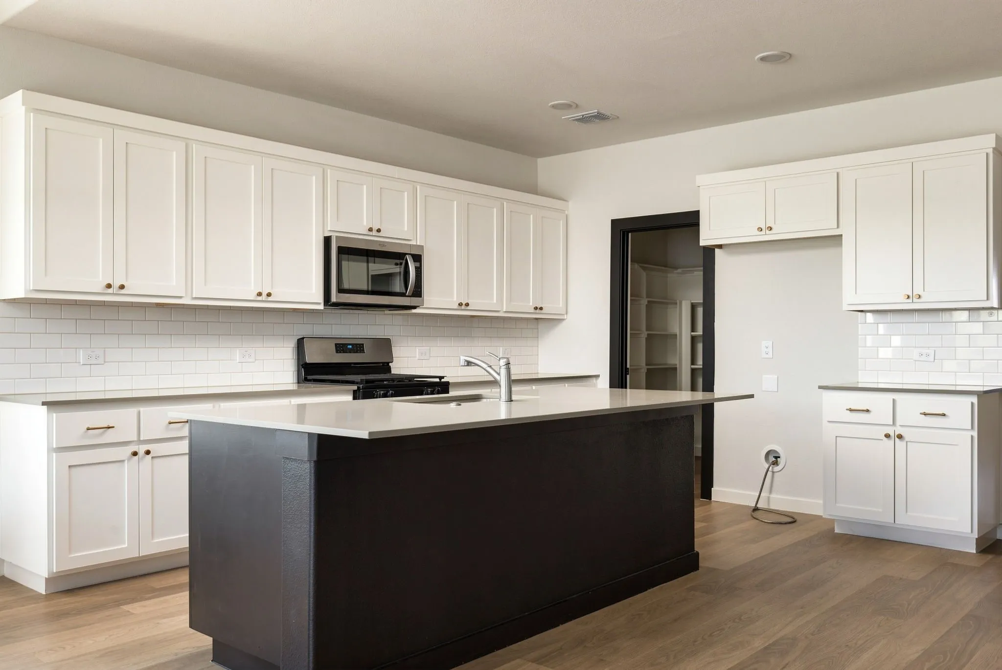 Single Family Residence For Sale in Denton County , 14720 Bandana Road, Fort Worth, Texas 76052, 5 Bedroom, 3 Bathroom, 2 Garage spaces, 3,119 Sqft, built in 2024, mls#21401116, Real Estate Agent in Fort Worth, Homes For Sale in Denton county, Homes For Sale in Fort Worth, Realtor in Fort Worth Texas, Real Estate Brokerage Independent Realty Texas, Luminita Cordes Realtor
