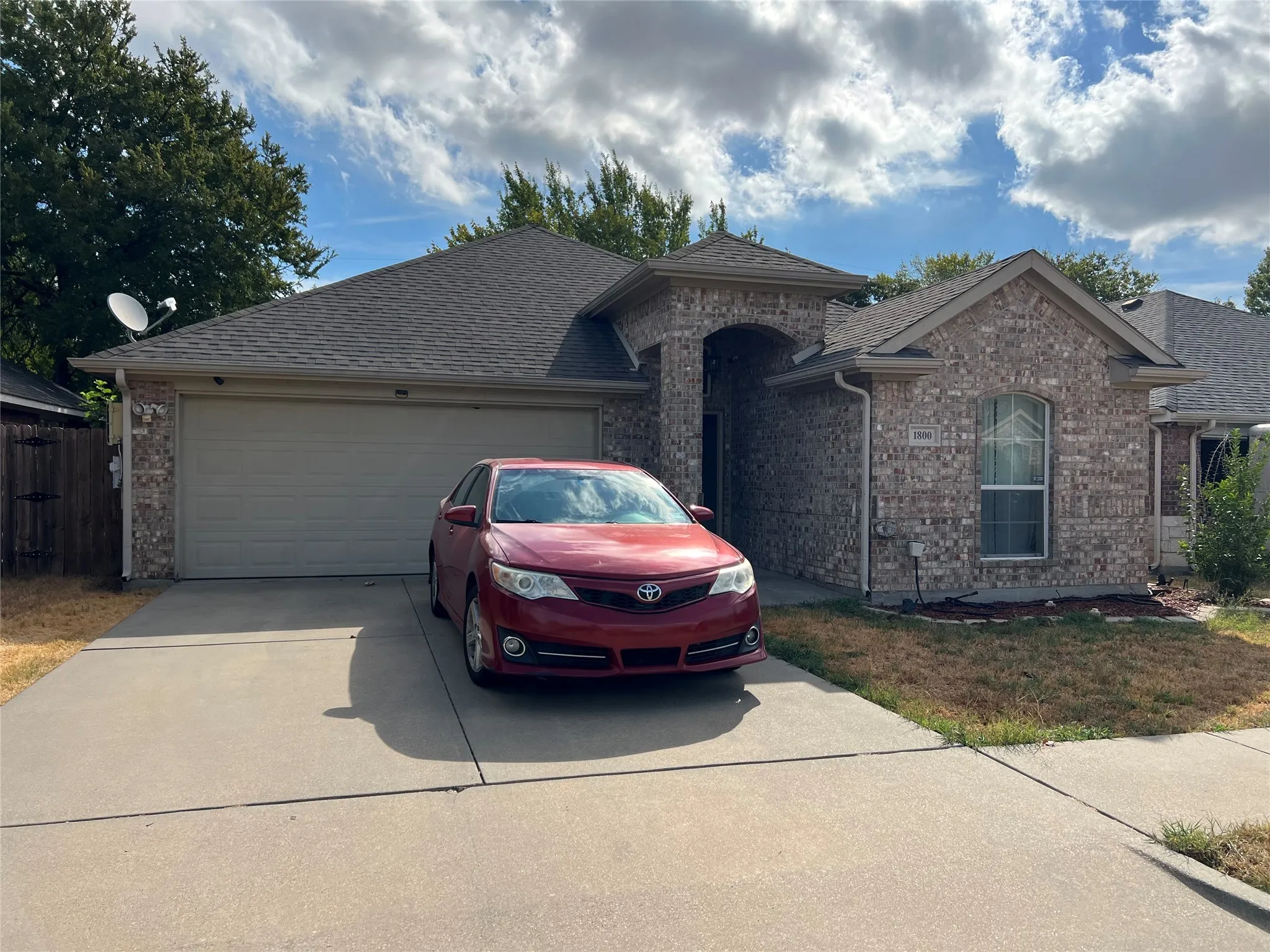 Single Family Residence For Sale in Dallas County , 1800 Jordan Court, Irving, Texas 75061, 3 Bedroom, 2 Bathroom, 2 Garage spaces, 1,465 Sqft, built in 2011, mls#21401117, Real Estate Agent in Irving, Homes For Sale in Dallas county, Homes For Sale in Irving, Realtor in Irving Texas, Real Estate Brokerage Independent Realty Texas, Luminita Cordes Realtor