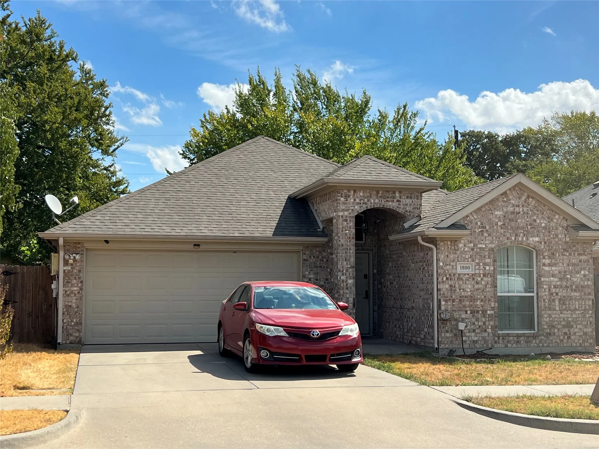 Single Family Residence For Sale in Dallas County , 1800 Jordan Court, Irving, Texas 75061, 3 Bedroom, 2 Bathroom, 2 Garage spaces, 1,465 Sqft, built in 2011, mls#21401117, Real Estate Agent in Irving, Homes For Sale in Dallas county, Homes For Sale in Irving, Realtor in Irving Texas, Real Estate Brokerage Independent Realty Texas, Luminita Cordes Realtor